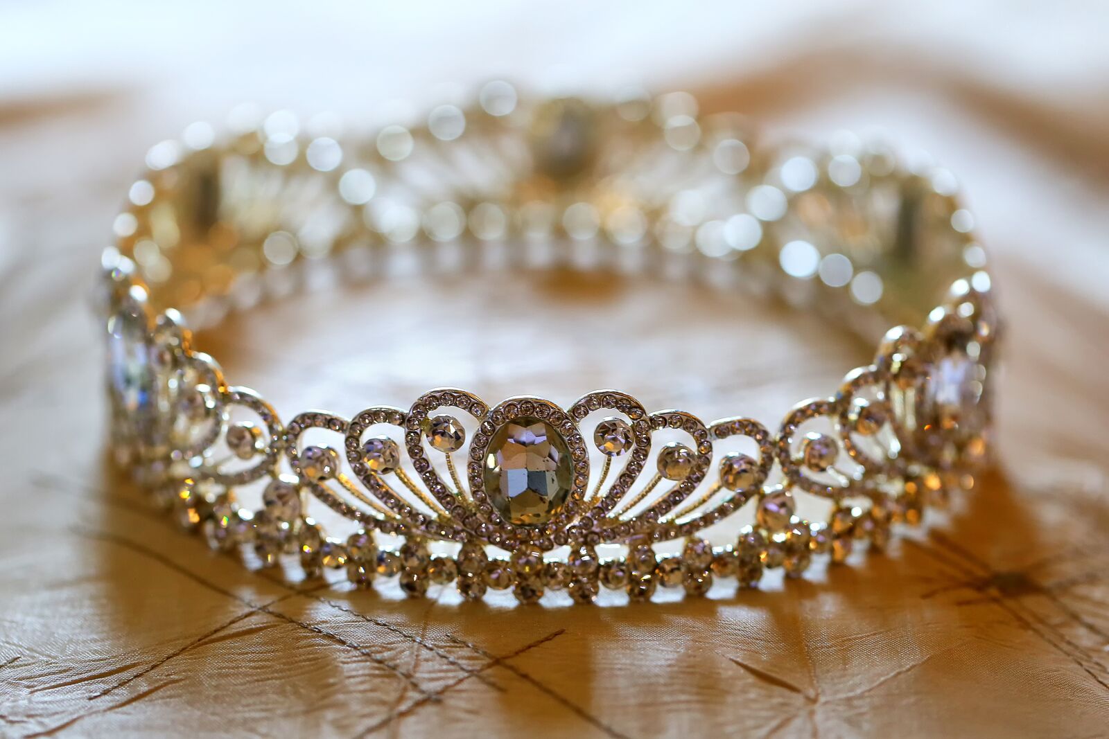 Canon EF 100mm F2.8L Macro IS USM sample photo. Crown, women, wedding photography