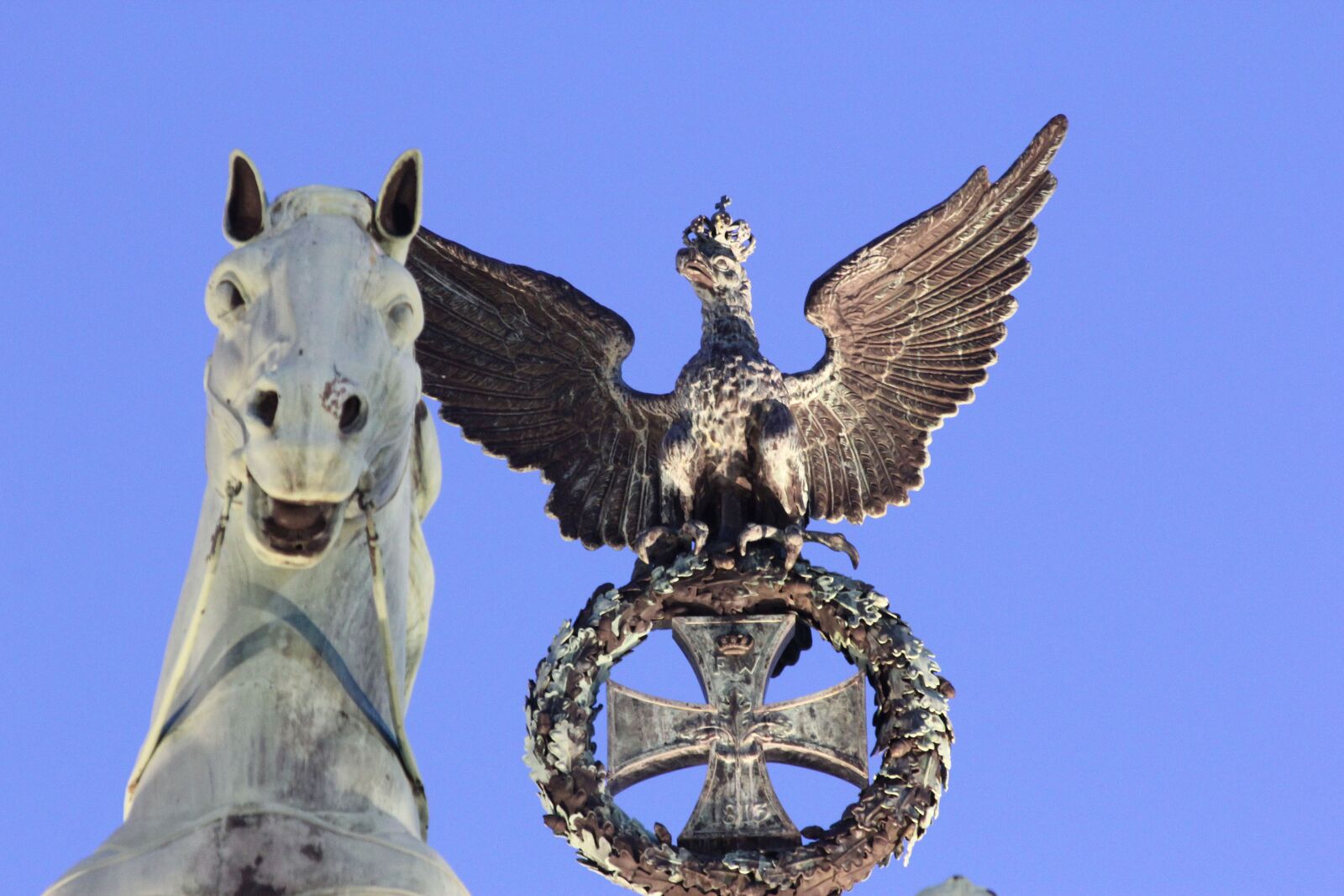 Canon EF 70-300mm F4-5.6 IS USM sample photo. Berlin, brandenburg gate, horse photography