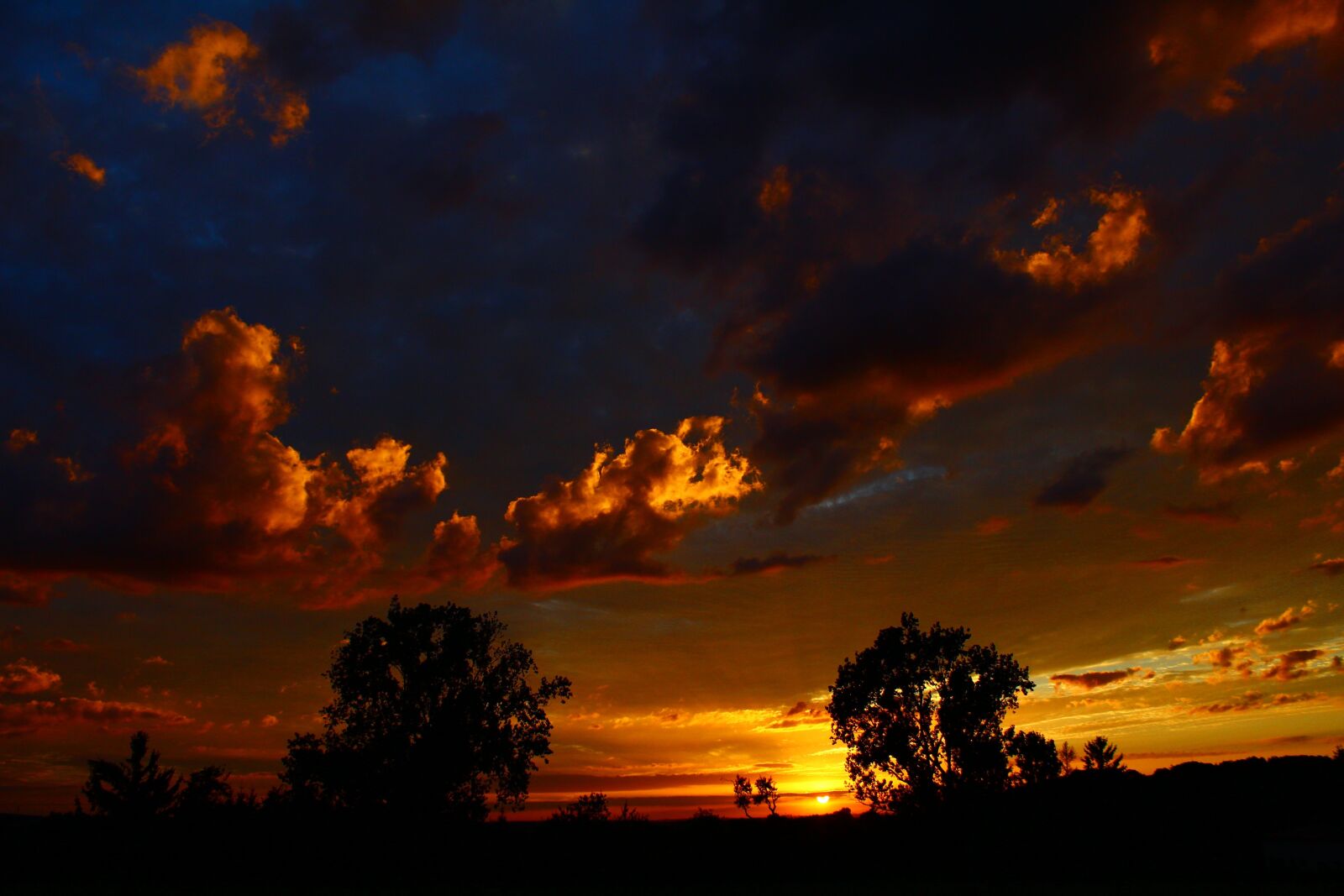 Canon EOS 1300D (EOS Rebel T6 / EOS Kiss X80) sample photo. Sunset, clouds, sky photography