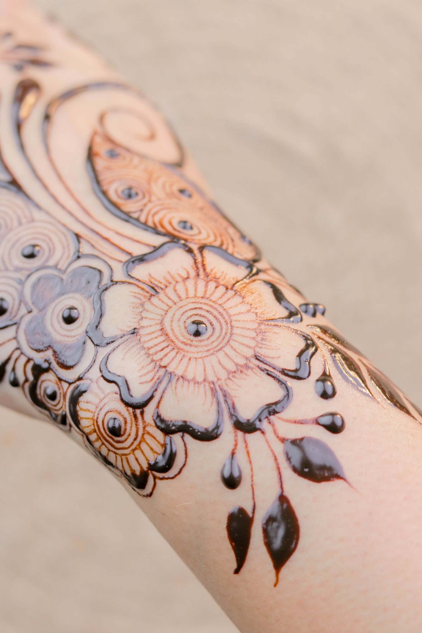 Canon EOS 80D + Canon EF 50mm F1.8 STM sample photo. Henna, hands, mehendi photography