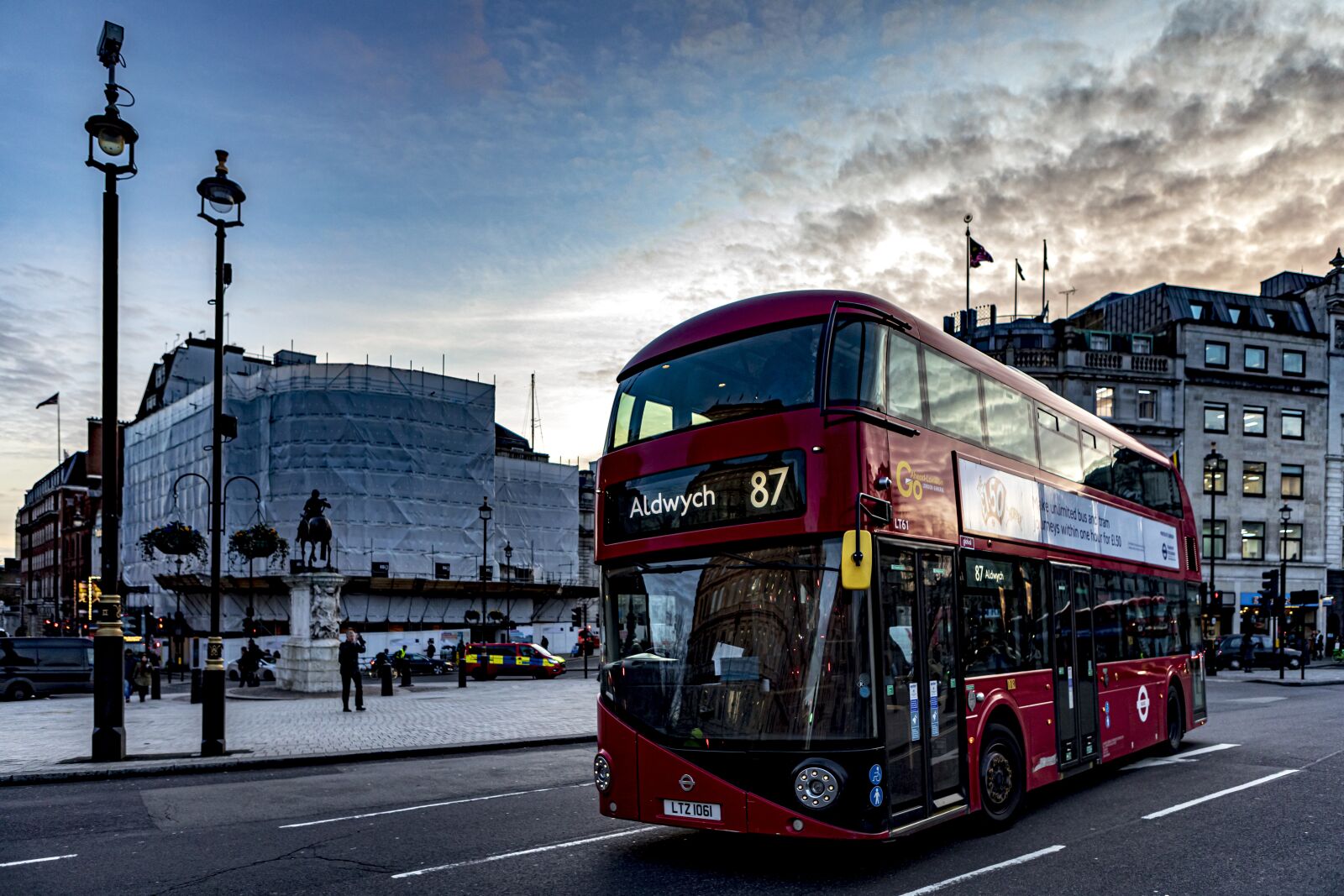 Canon EOS 5D Mark IV sample photo. Red bus, london bus photography
