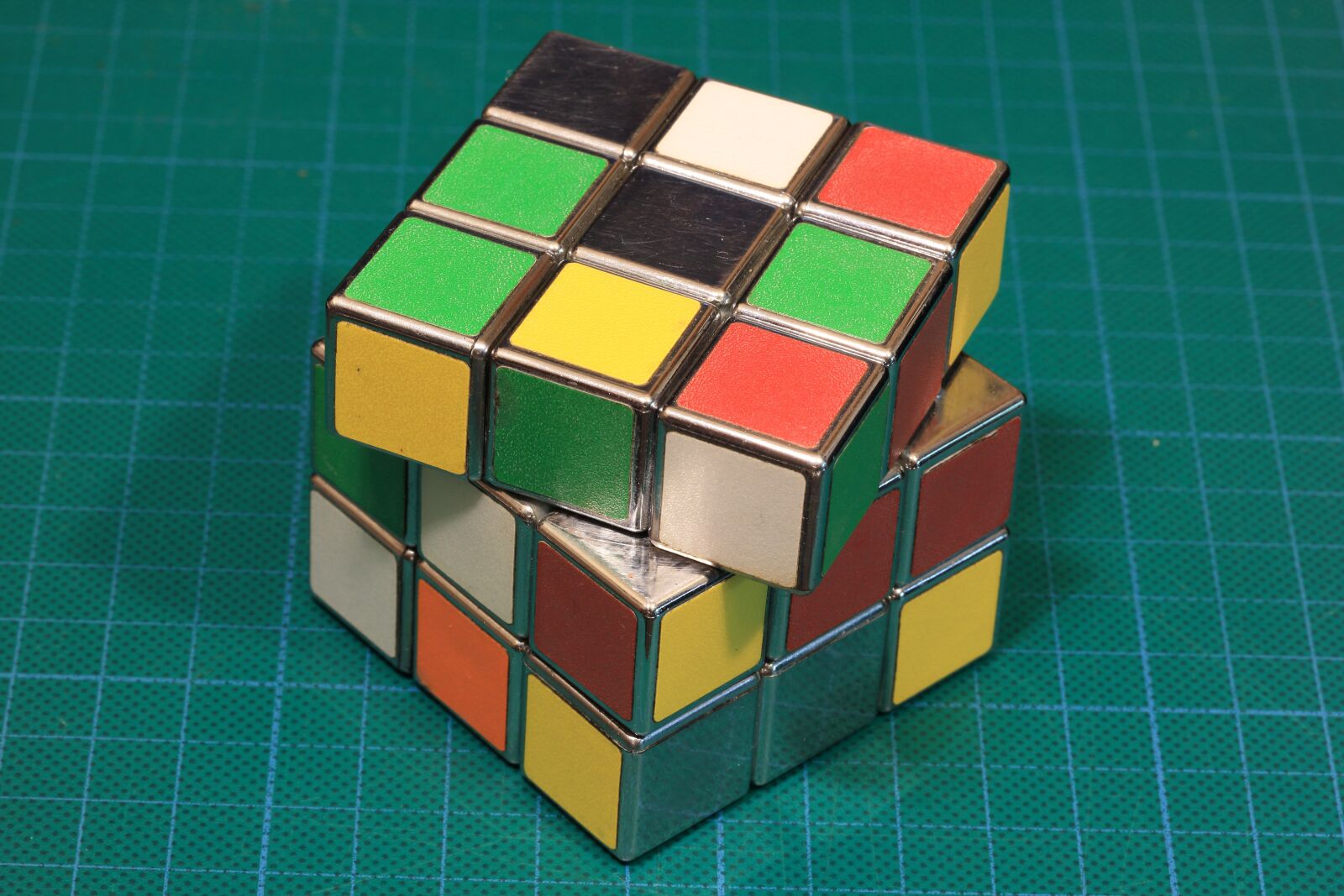 Canon EOS 550D (EOS Rebel T2i / EOS Kiss X4) sample photo. Rubik, cube, toy photography