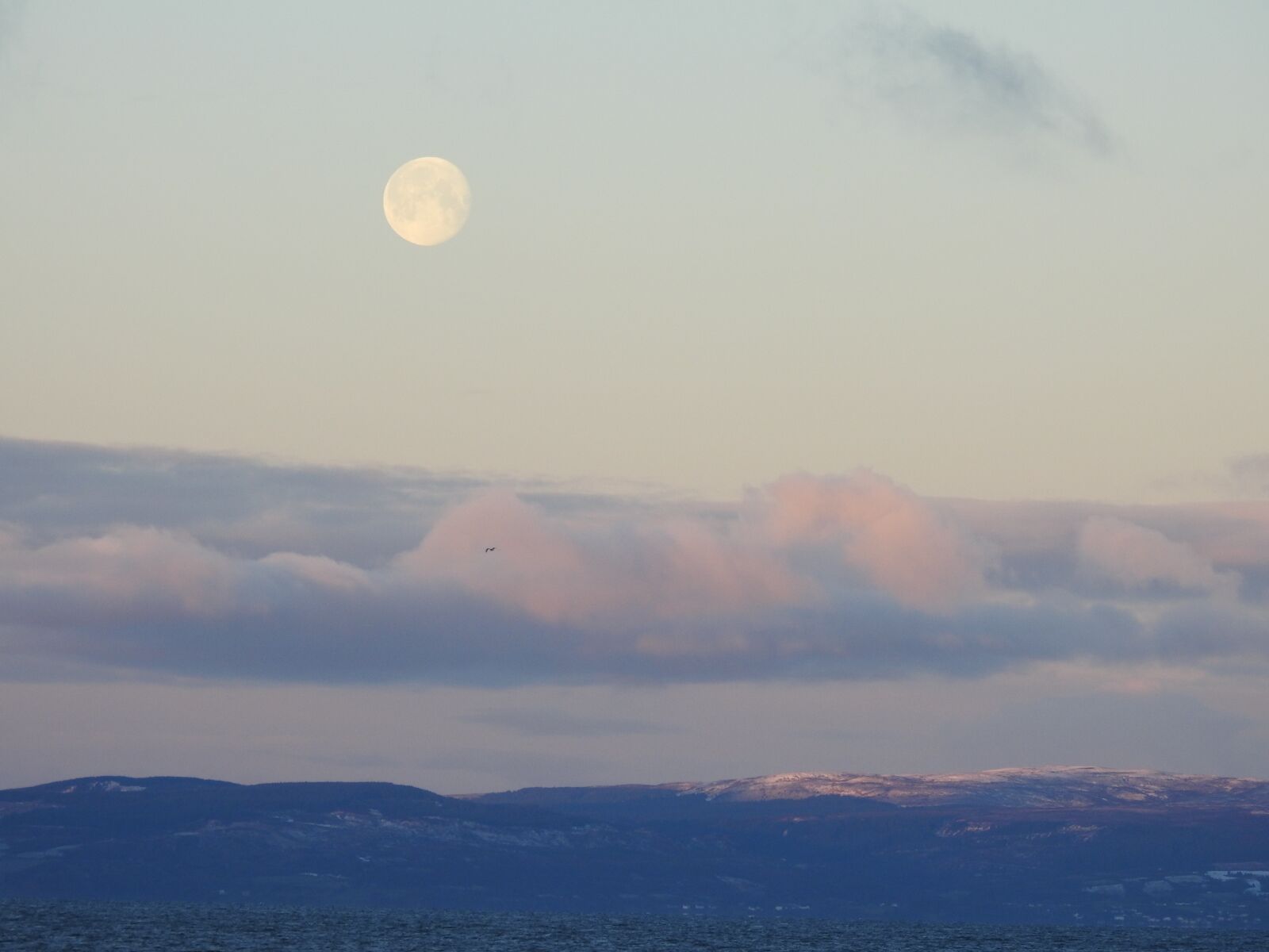 Nikon Coolpix P900 sample photo. Moon, luna, montañas photography