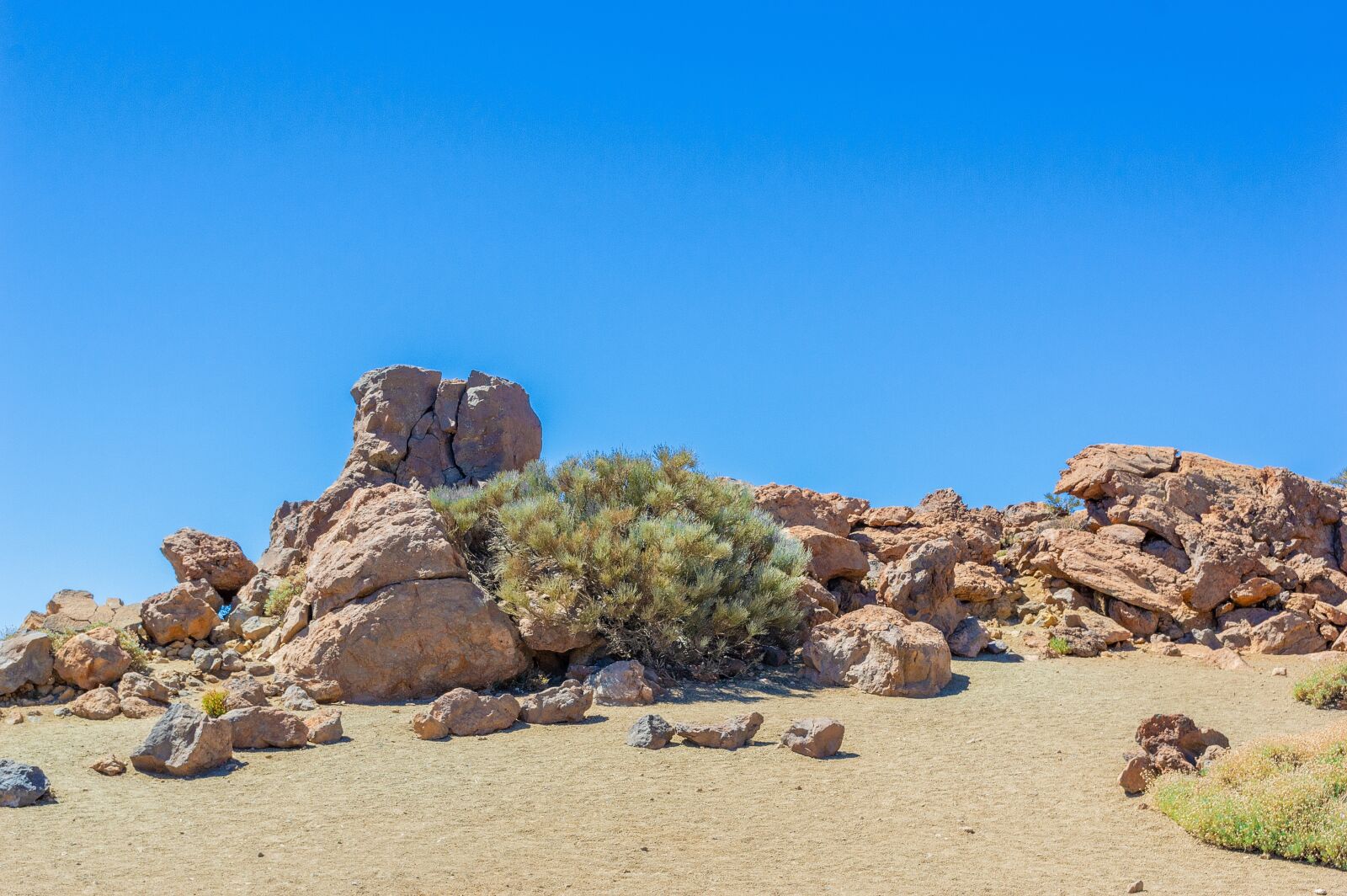 Nikon D3200 sample photo. Sand, rocks, sky photography