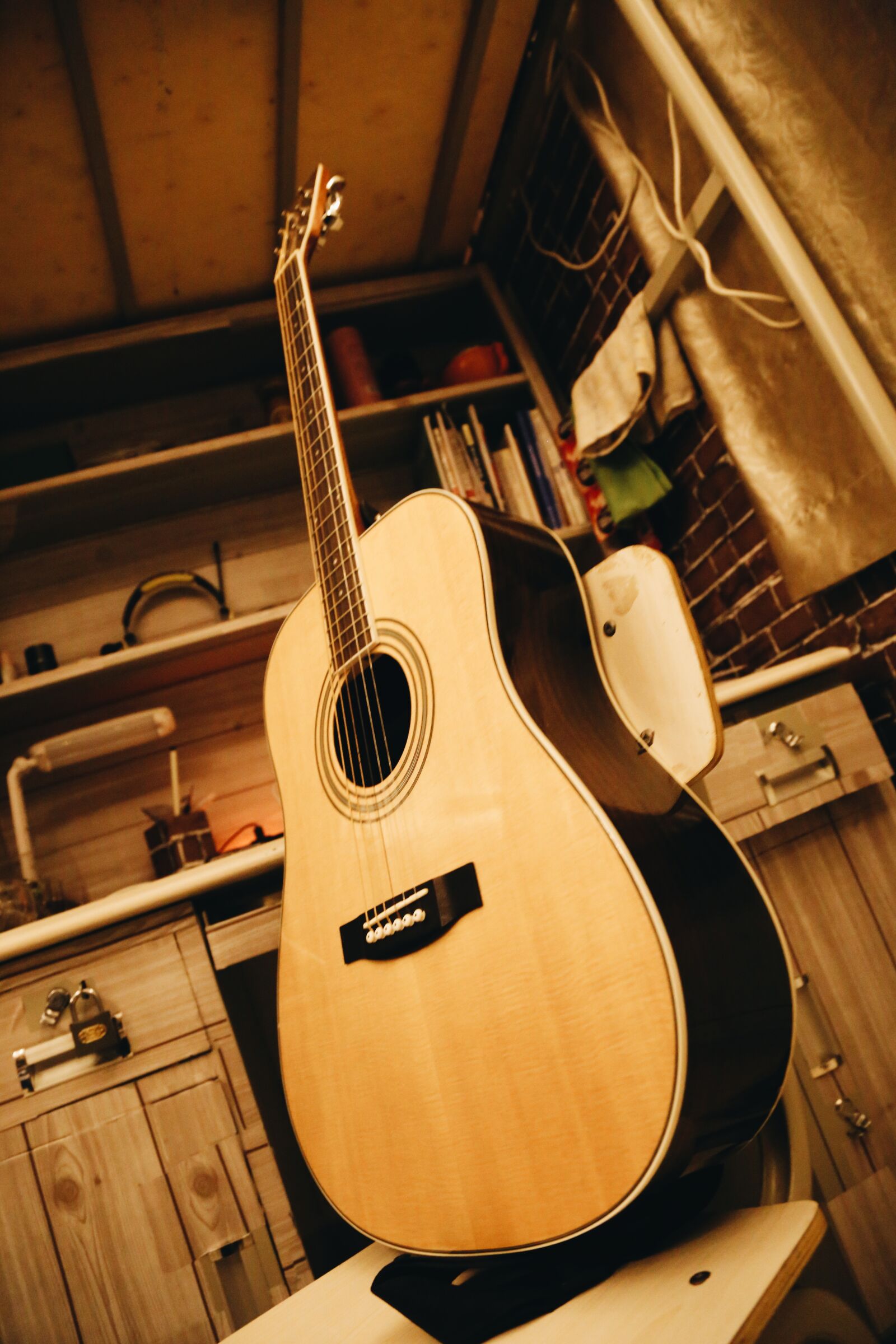 Canon EOS 6D + Canon EF 24-105mm F4L IS USM sample photo. Guitar, dorm room, warm photography