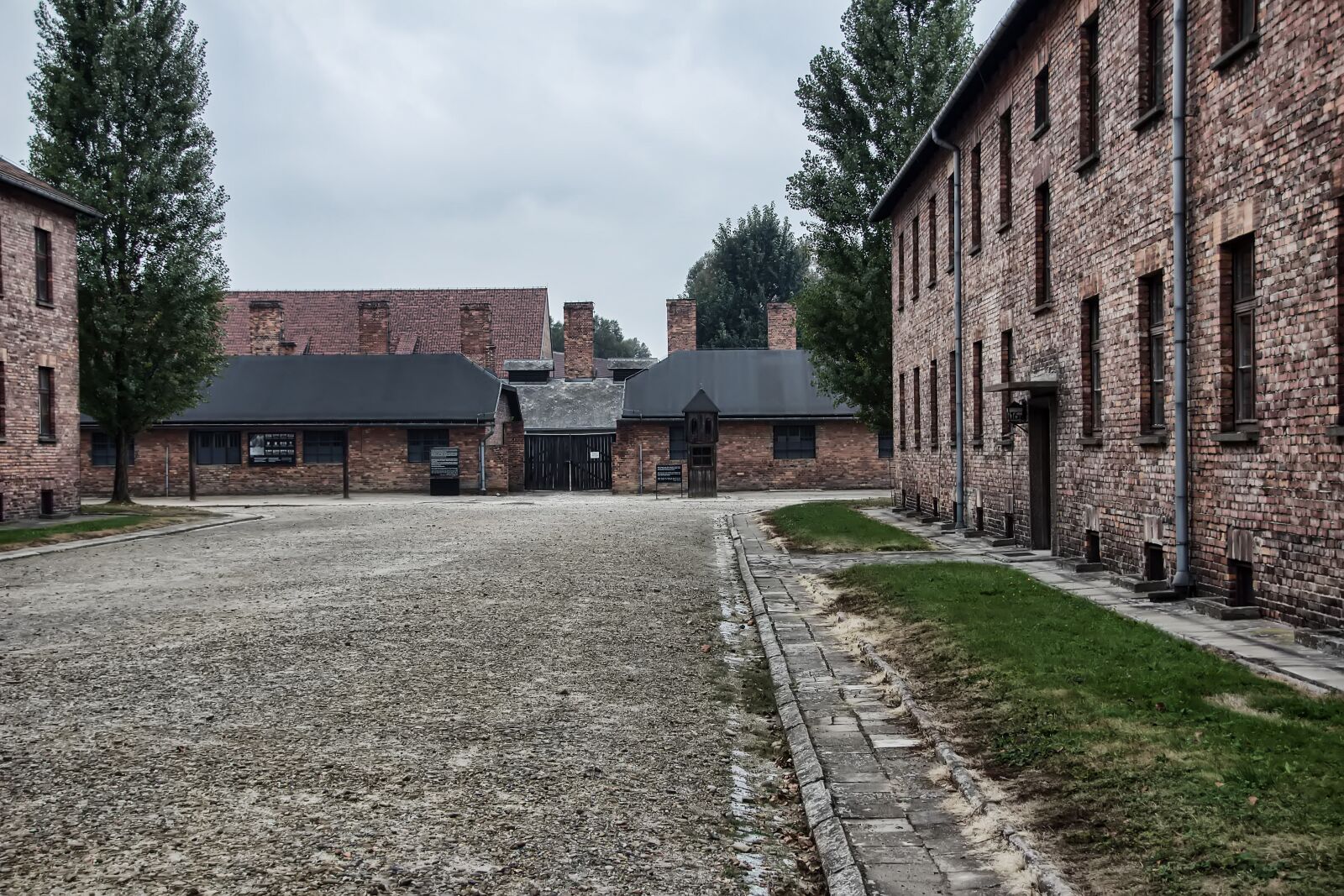Canon EOS 600D (Rebel EOS T3i / EOS Kiss X5) sample photo. Auschwitz i, auschwitz, poland photography