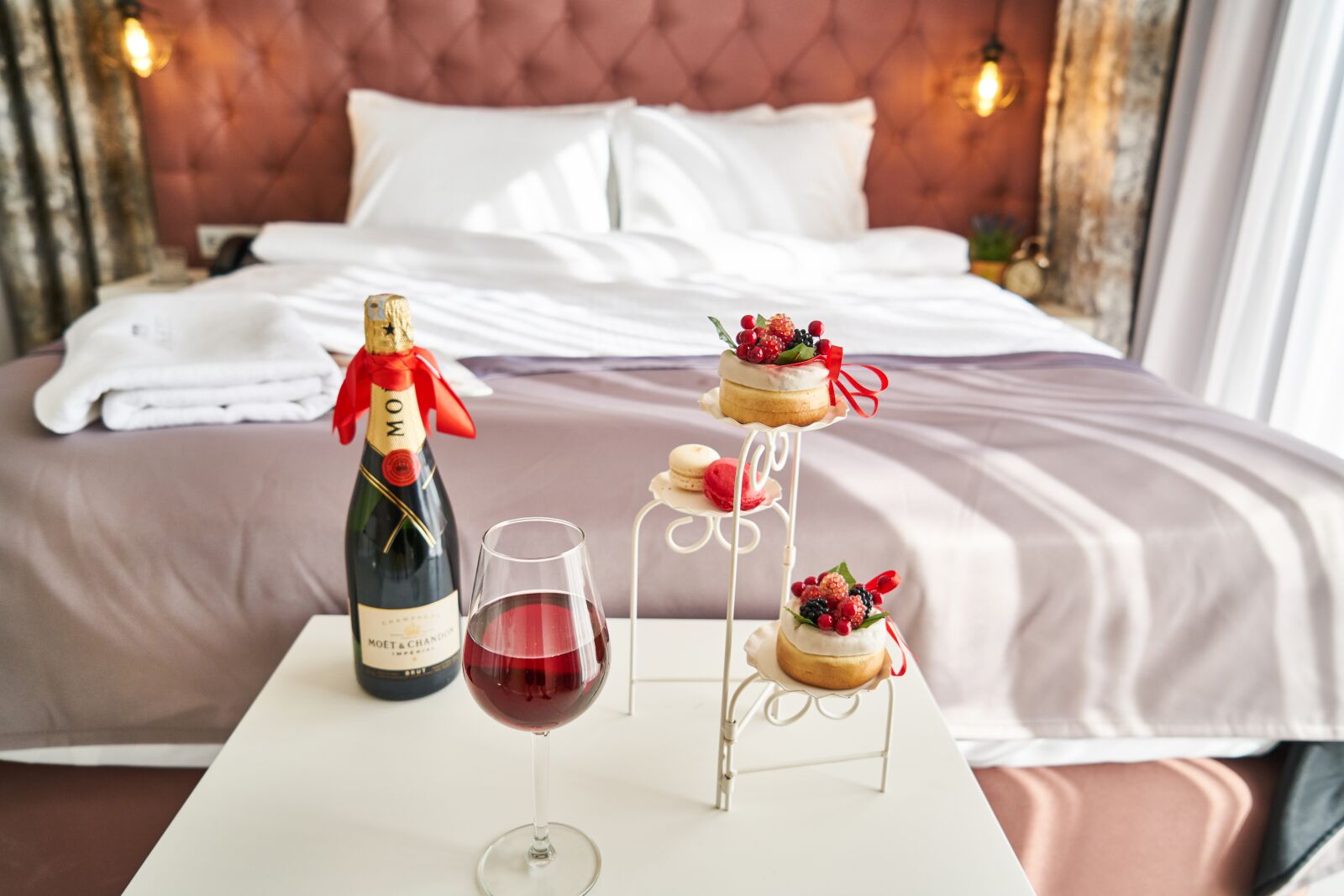 Sony a7R II sample photo. Wine, fruit, bed photography