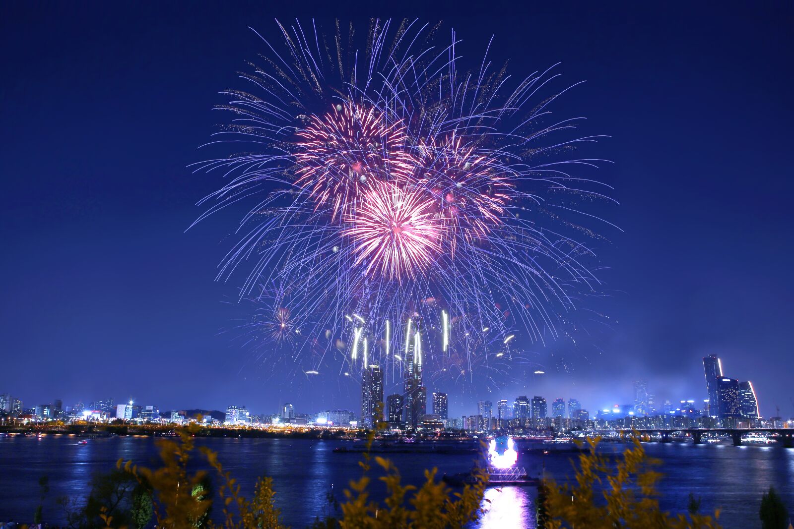 Canon EOS 5D Mark III sample photo. Fireworks, yeouido, seoul photography