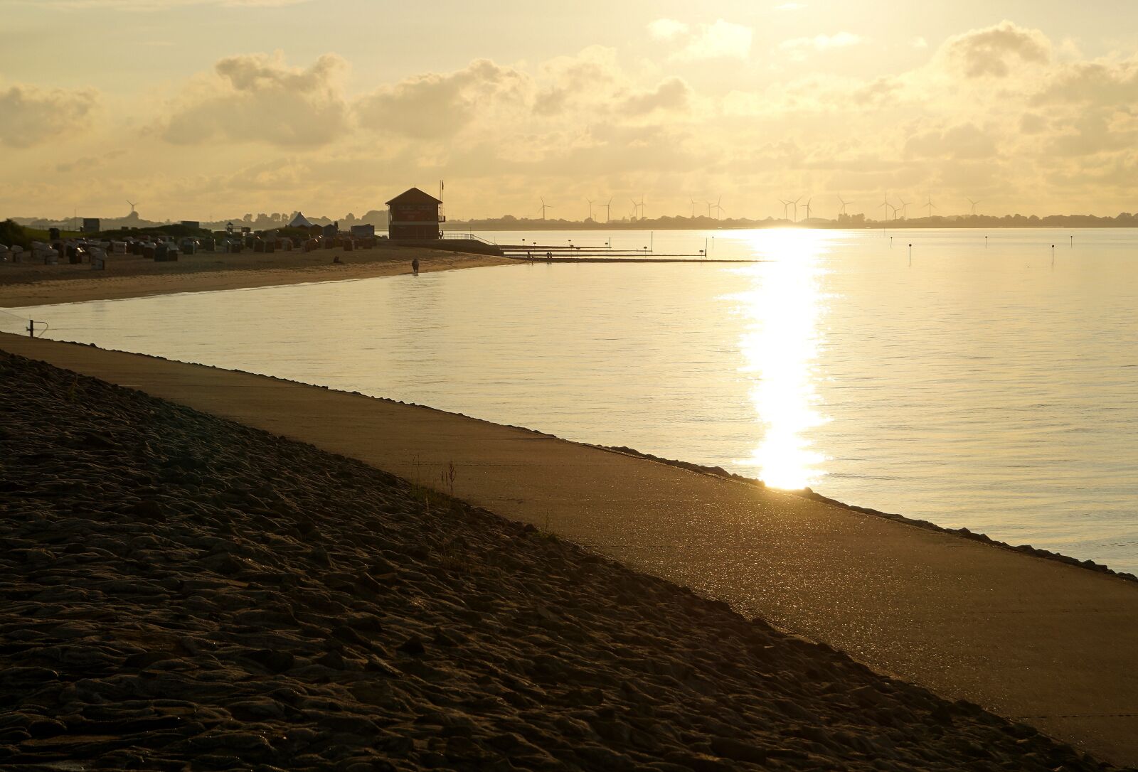 Sony DT 18-55mm F3.5-5.6 SAM II sample photo. Hooksiel, beach, sea photography