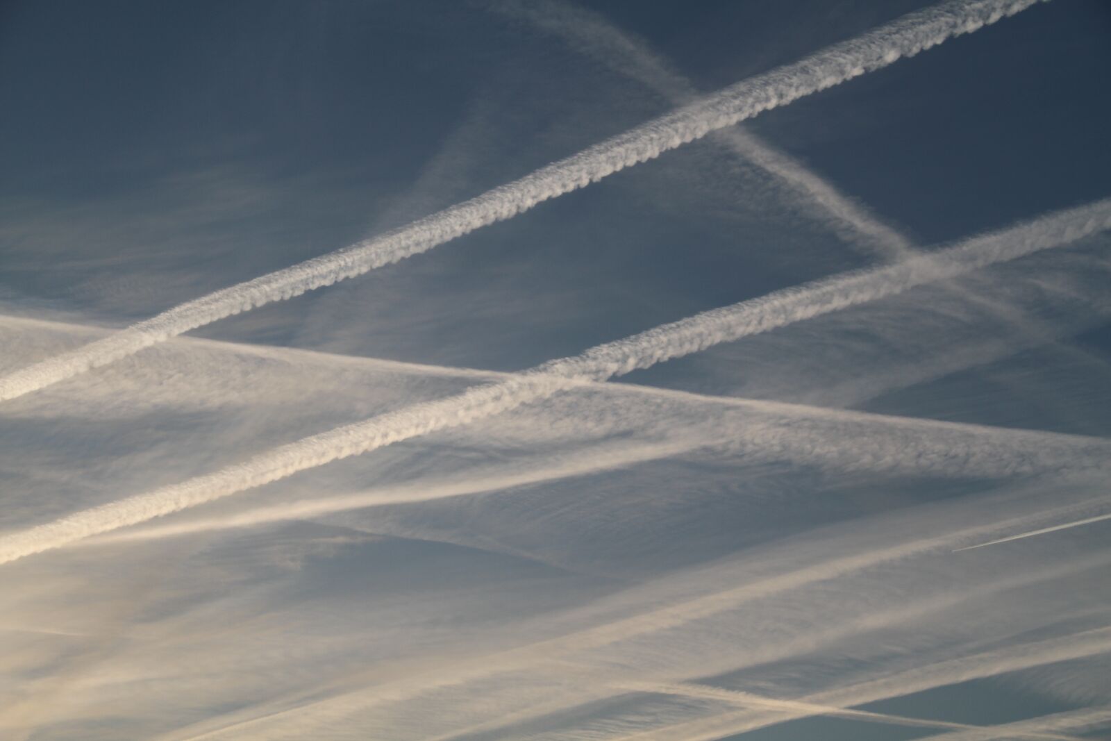 Canon EOS 7D sample photo. Blue sky, chemtrails, stripes photography