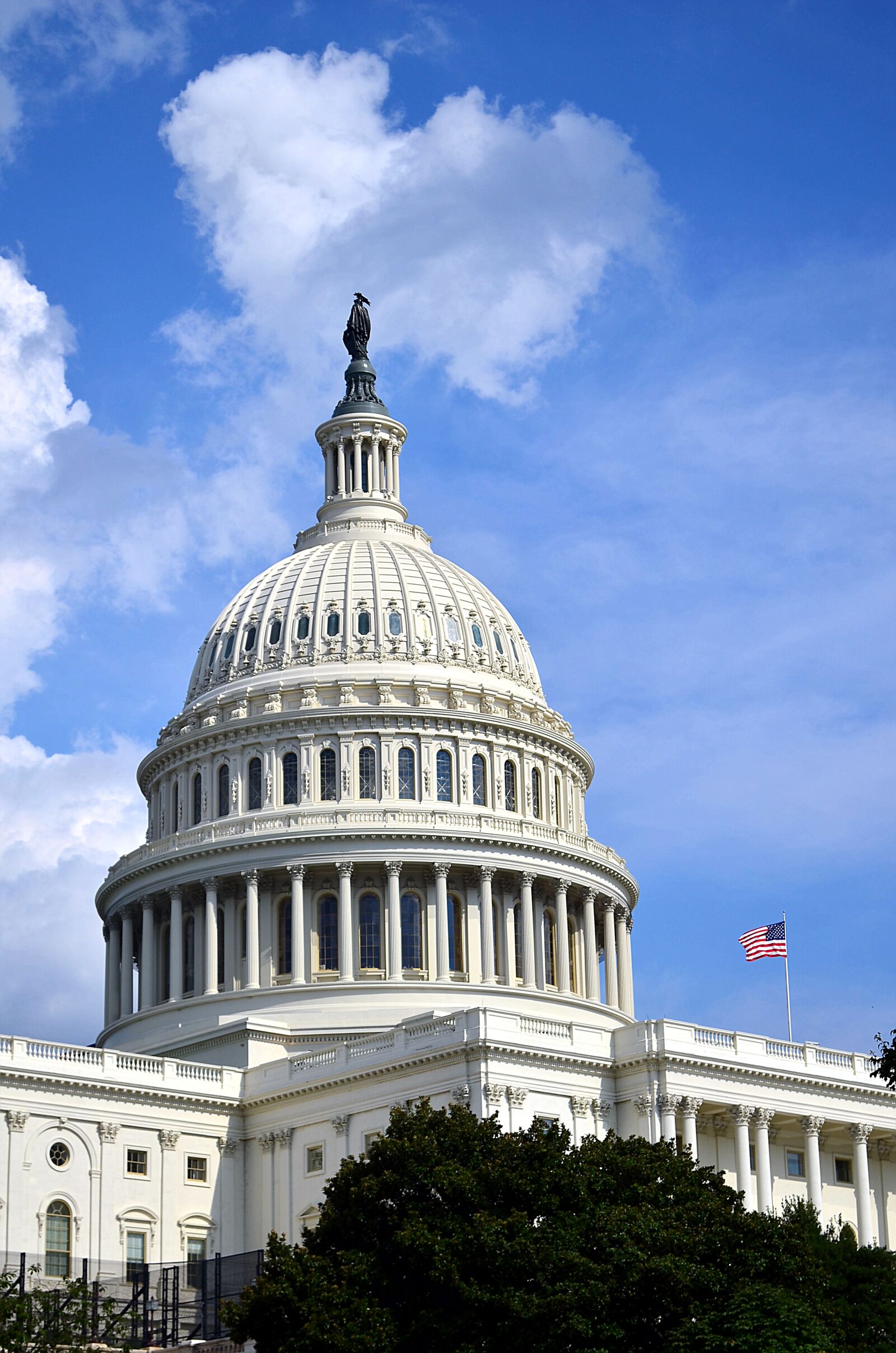 Nikon D5100 sample photo. Capitol, building, architecture photography