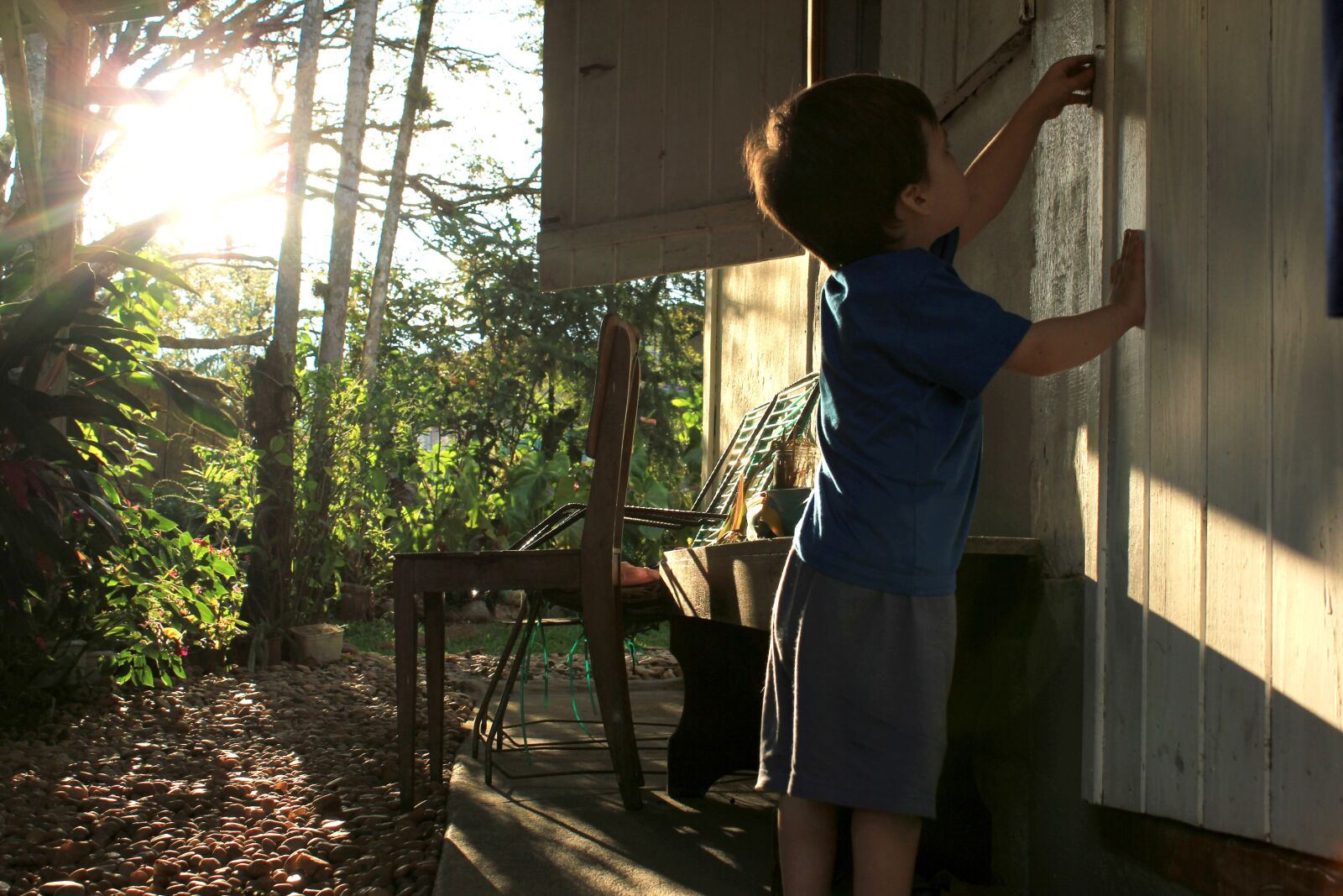 Canon EOS 550D (EOS Rebel T2i / EOS Kiss X4) sample photo. Little house, interior, eventide photography