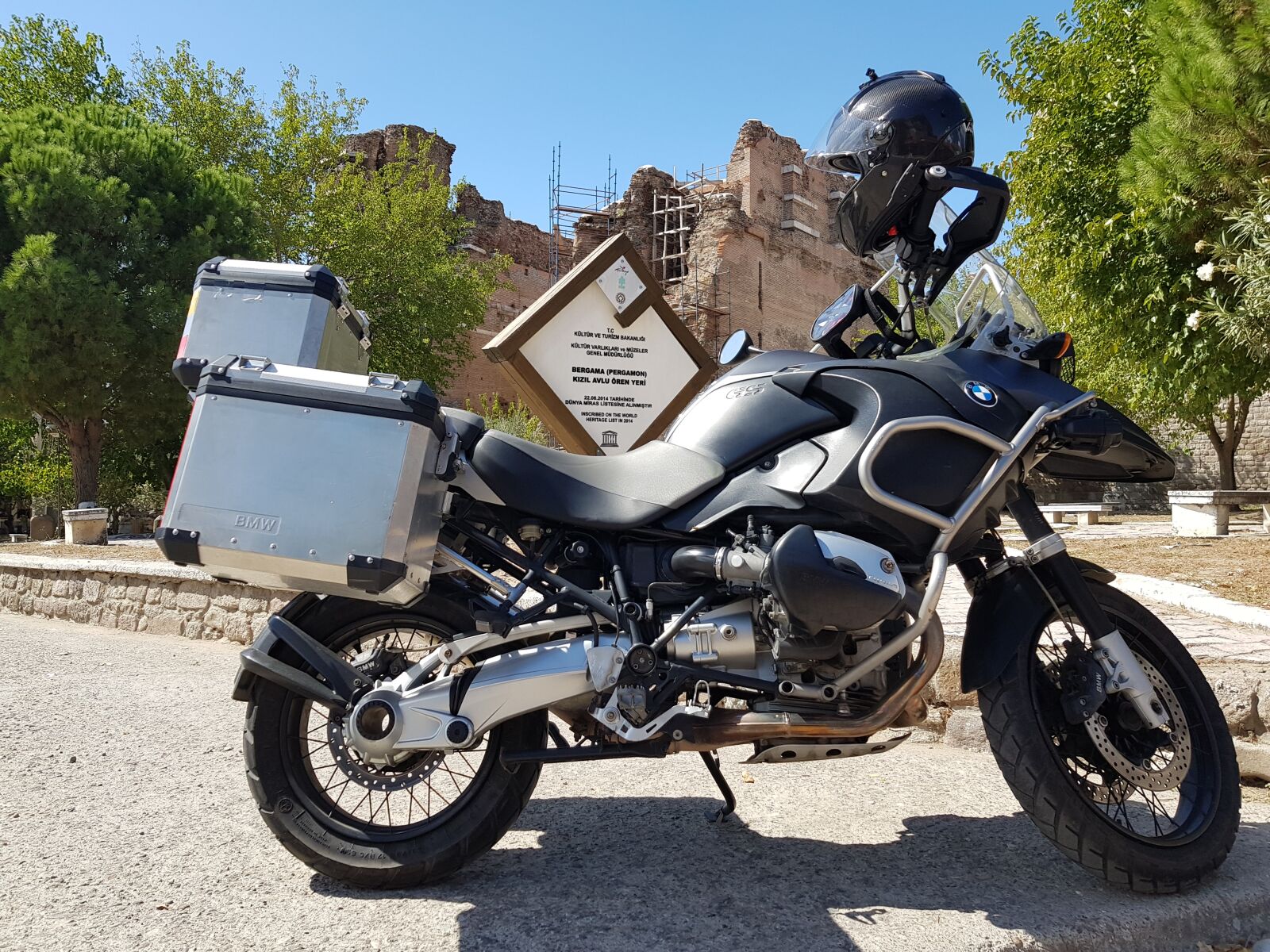 Samsung Galaxy S8 sample photo. Bags, bergama, bmw, classic photography