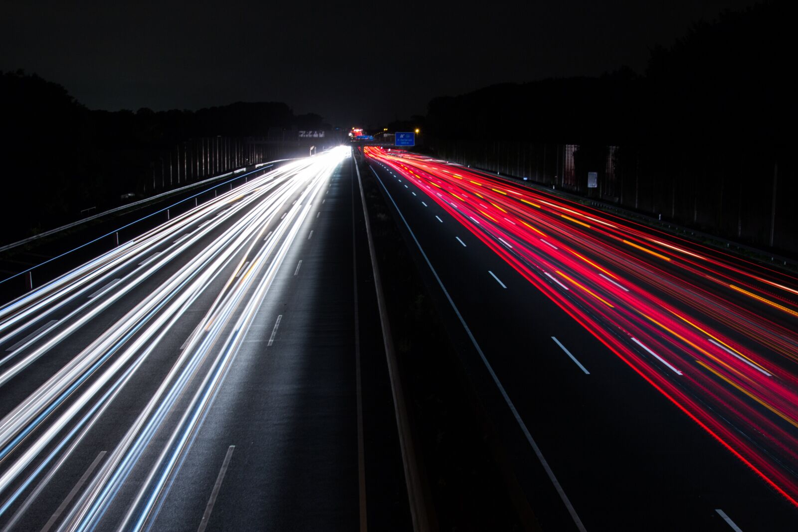 Canon EOS 700D (EOS Rebel T5i / EOS Kiss X7i) sample photo. Traffic, lights, night photography