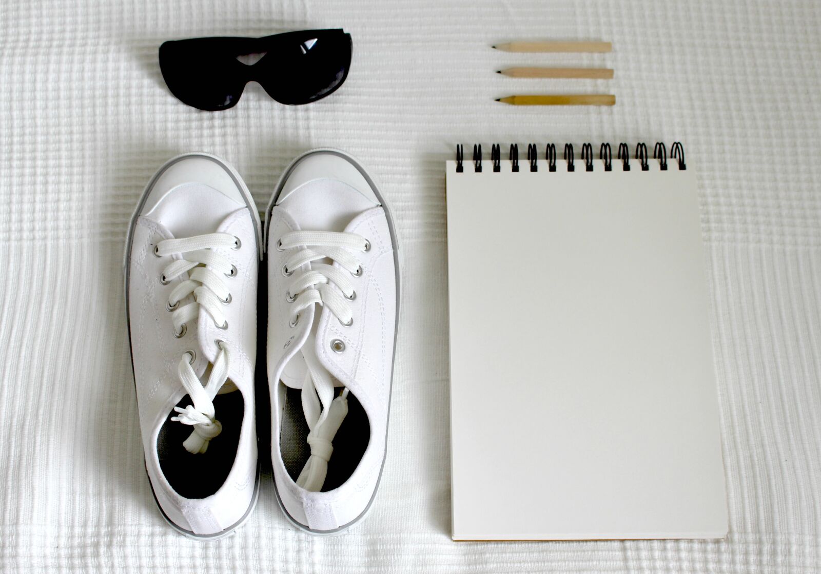 Canon EOS 700D (EOS Rebel T5i / EOS Kiss X7i) sample photo. Shoes, pack, holidays photography