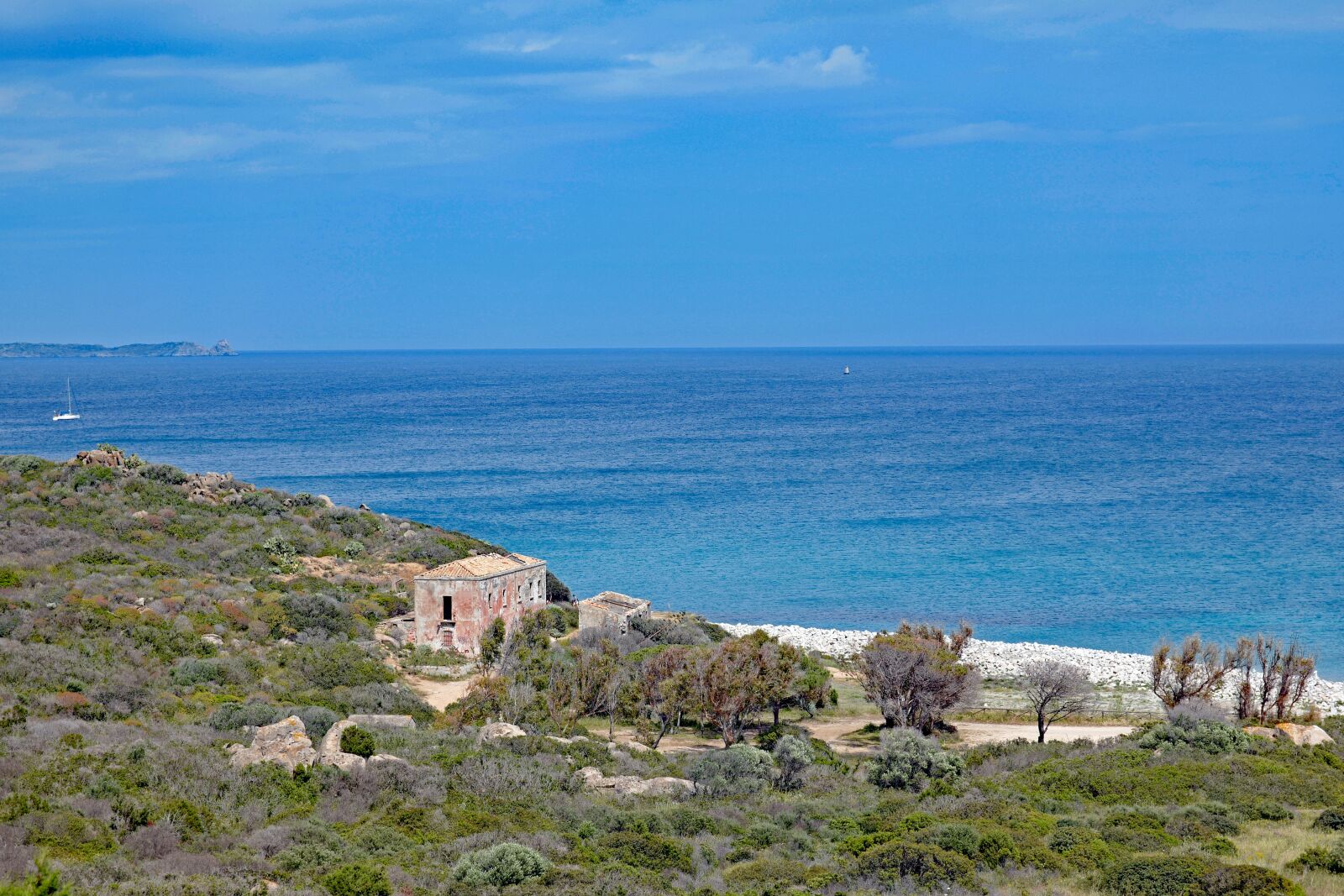 Vario-Elmar TL 1:3.5-5.6 / 18-56 ASPH. sample photo. Sardinia, south east coast photography
