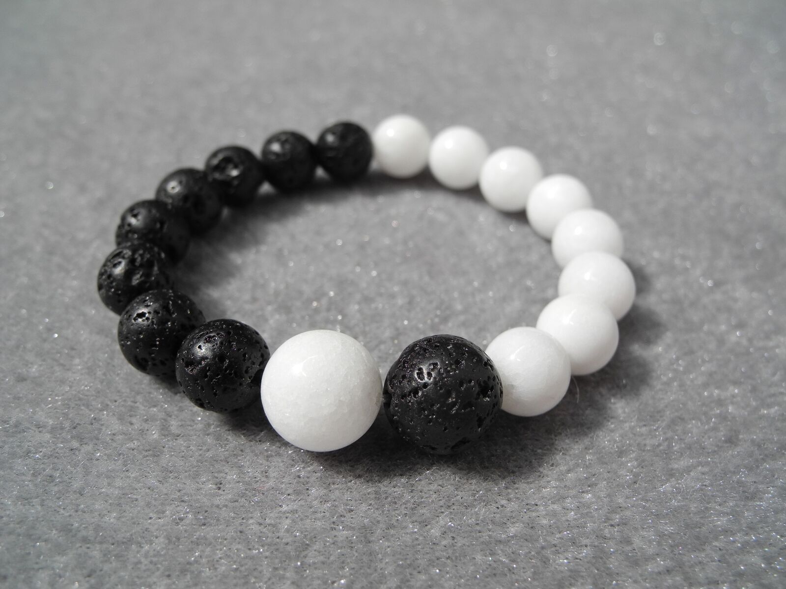 Nikon Coolpix P7000 sample photo. Bracelet, jin jang, yin-yang photography