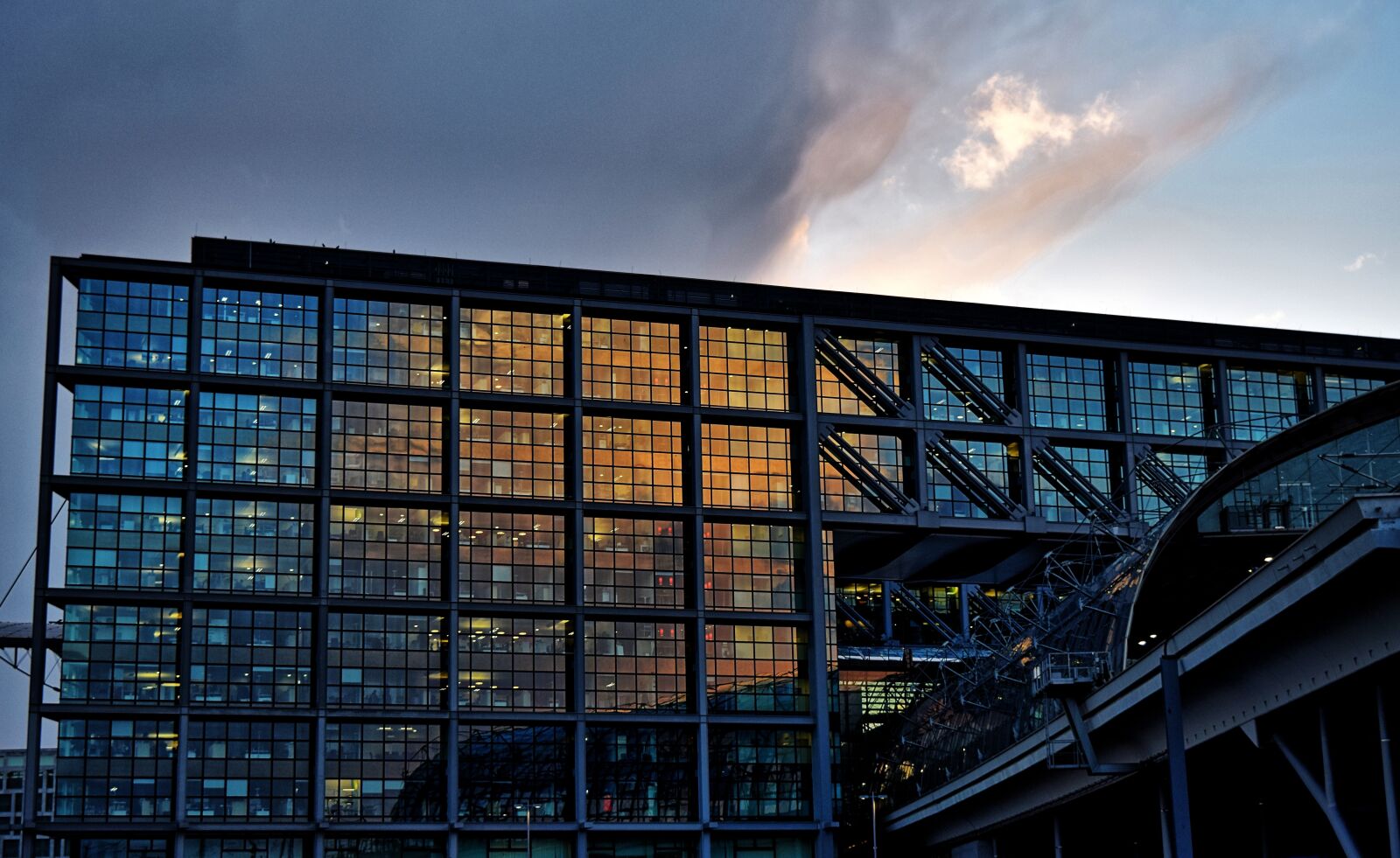 Nikon D5300 sample photo. Berlin, train station, hauptbahnhof photography