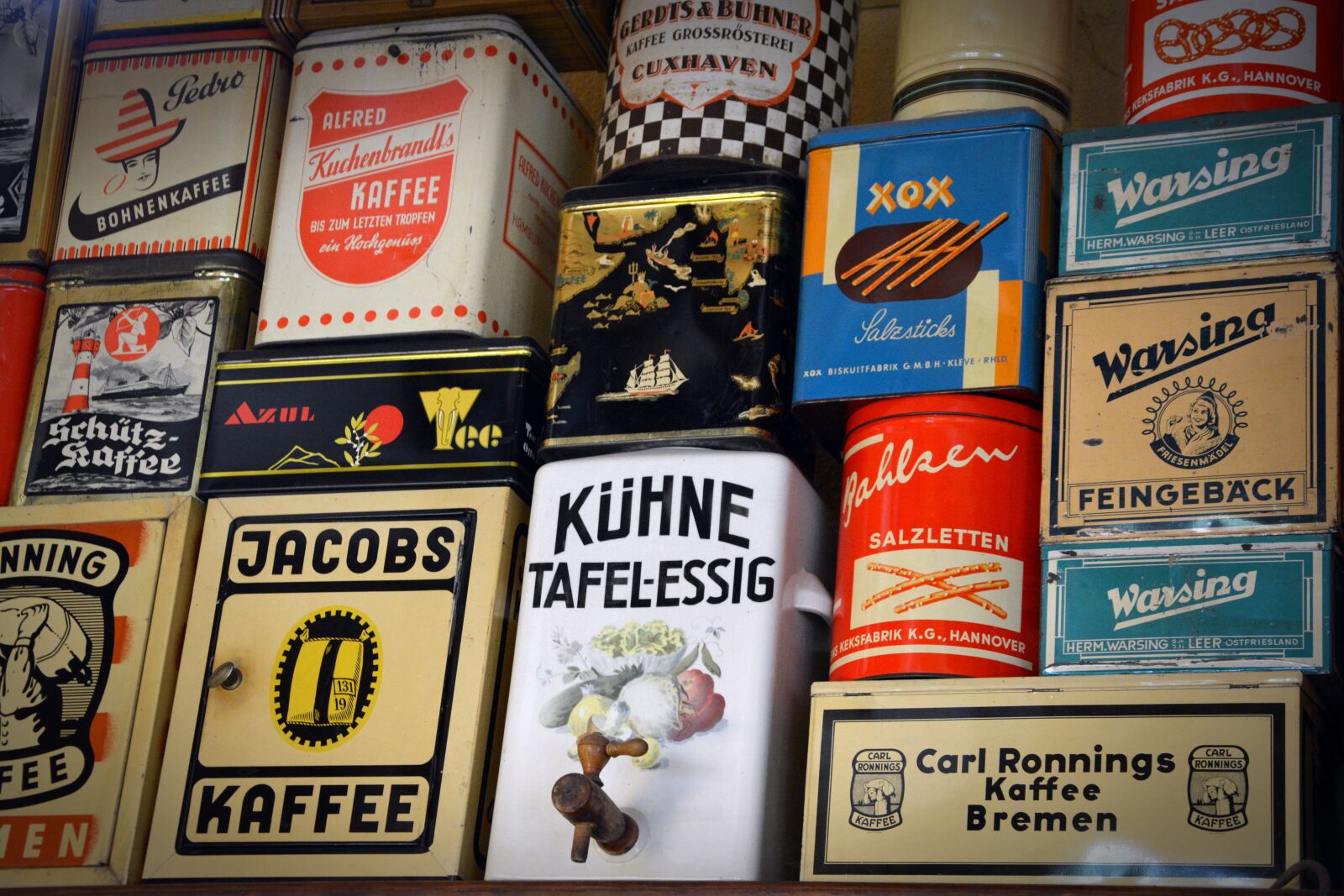 Nikon D5200 sample photo. Sale shelf, old cans photography