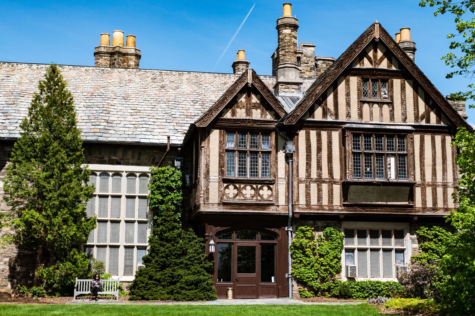 Panasonic Leica DG Summilux 25mm F1.4 II ASPH sample photo. Architecture, old house, new photography