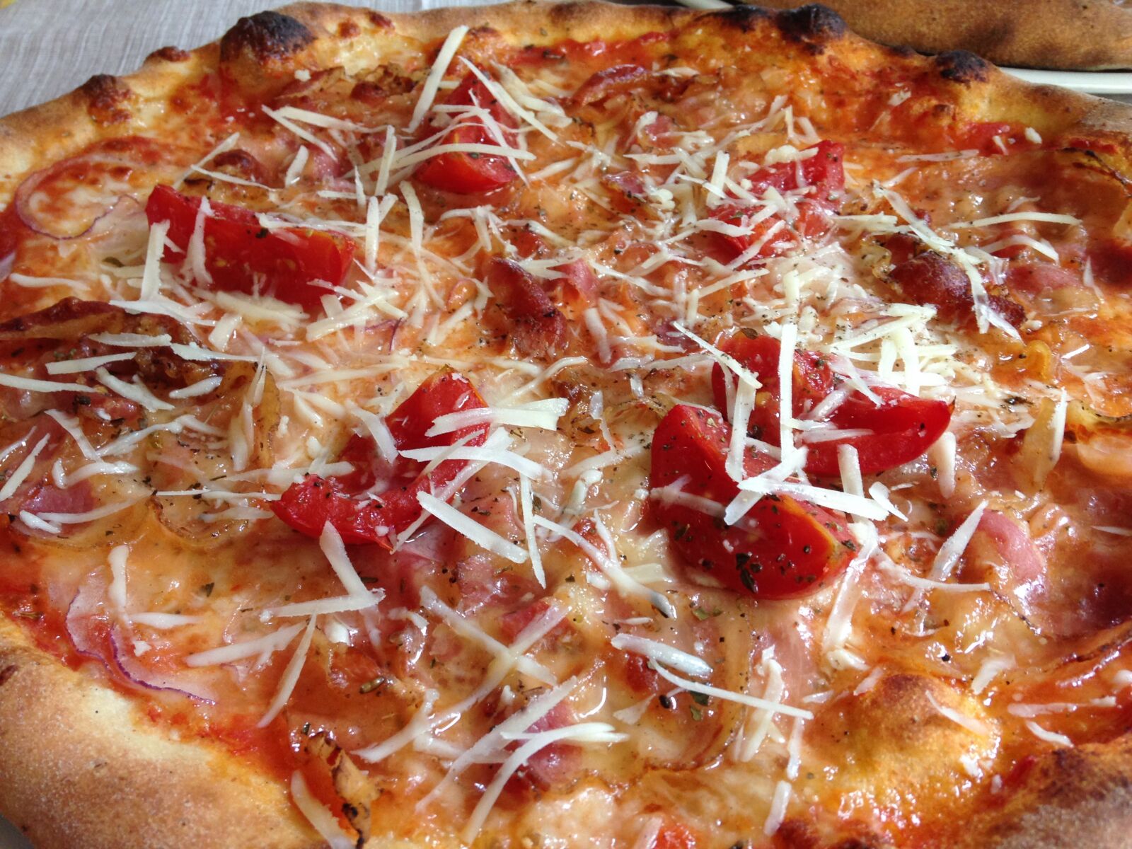 iPhone 5 back camera 4.12mm f/2.4 sample photo. Pizza, amatriciana, italy photography
