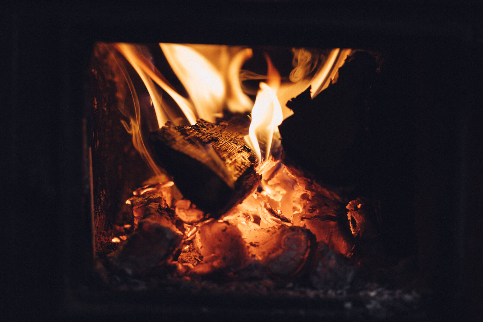 Canon EF 85mm F1.8 USM sample photo. Ash, blaze, bonfire, burn photography
