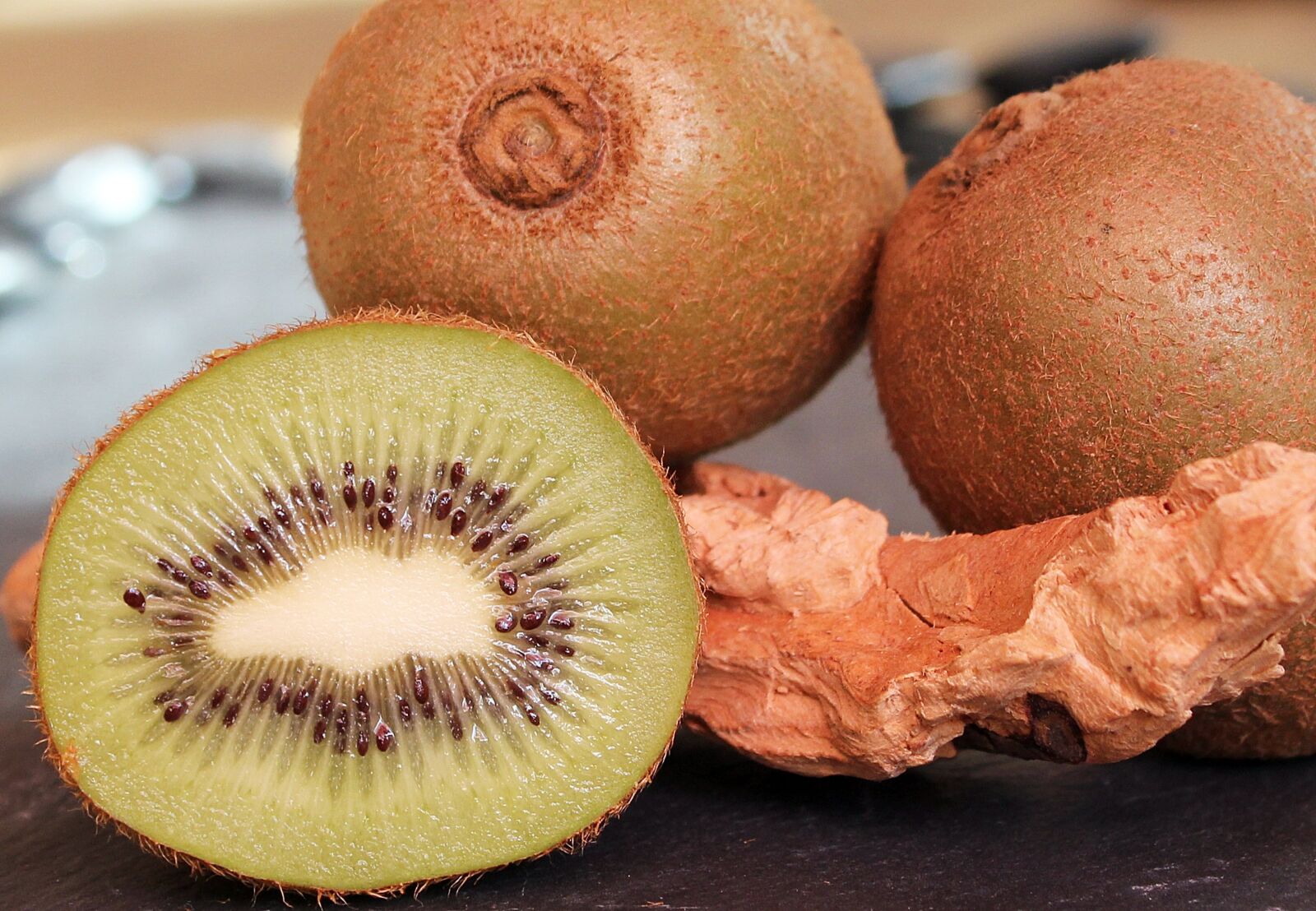Canon EOS 550D (EOS Rebel T2i / EOS Kiss X4) sample photo. Kiwi, fruit, healthy photography
