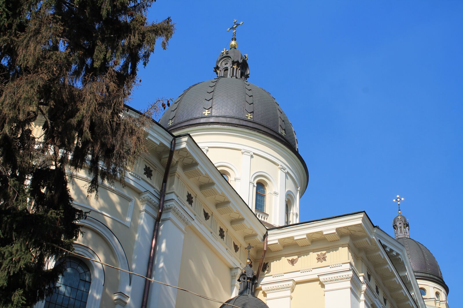 Canon EOS 1100D (EOS Rebel T3 / EOS Kiss X50) sample photo. Architecture, religion, church photography