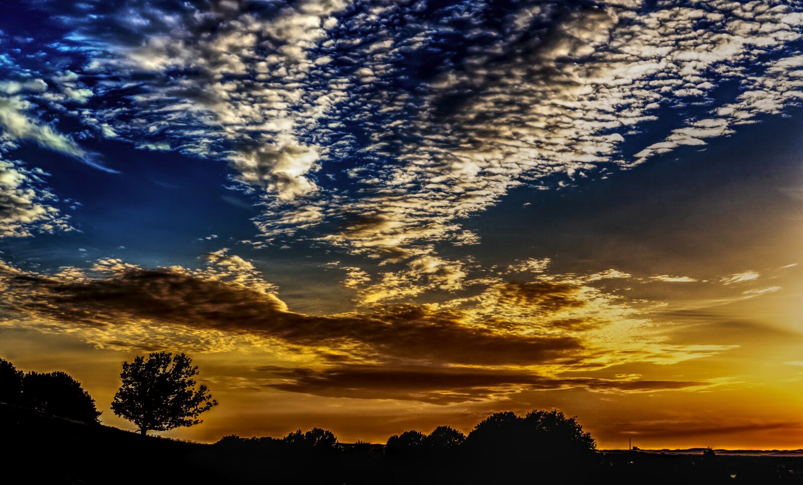 Sony a6300 + Sigma 30mm F2.8 EX DN sample photo. Silhouette, sunset, sky photography