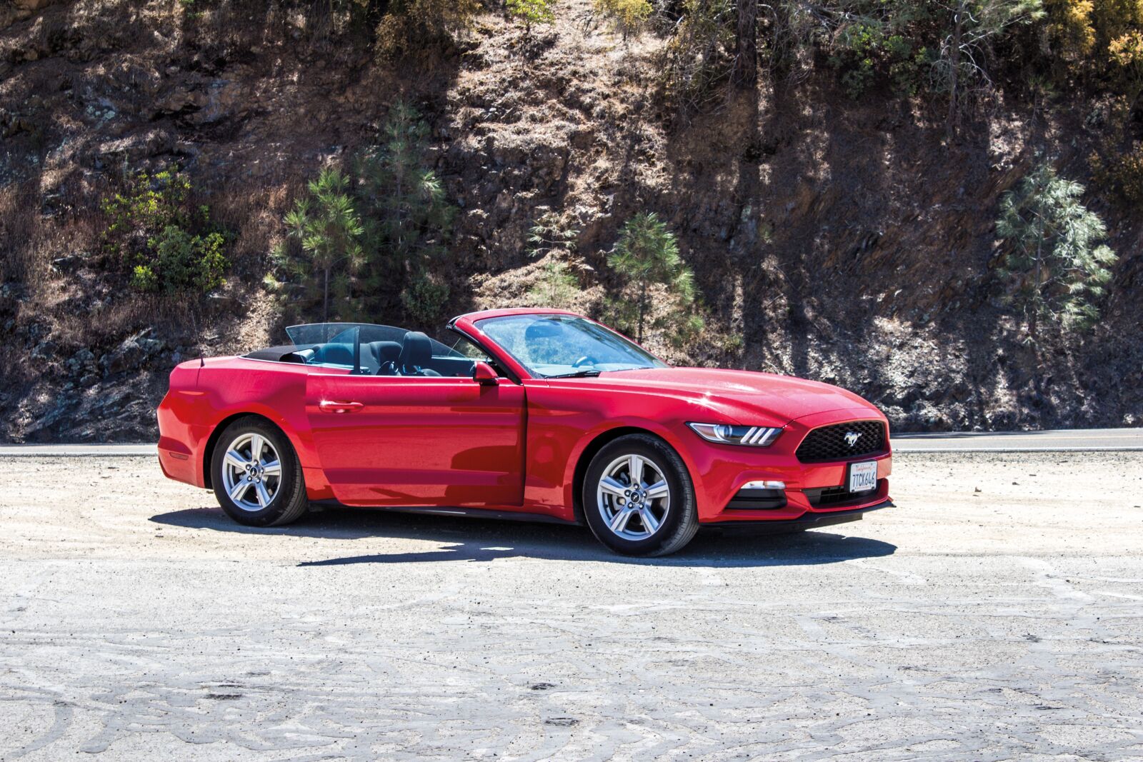 Canon EOS 600D (Rebel EOS T3i / EOS Kiss X5) sample photo. Drive, car, red photography