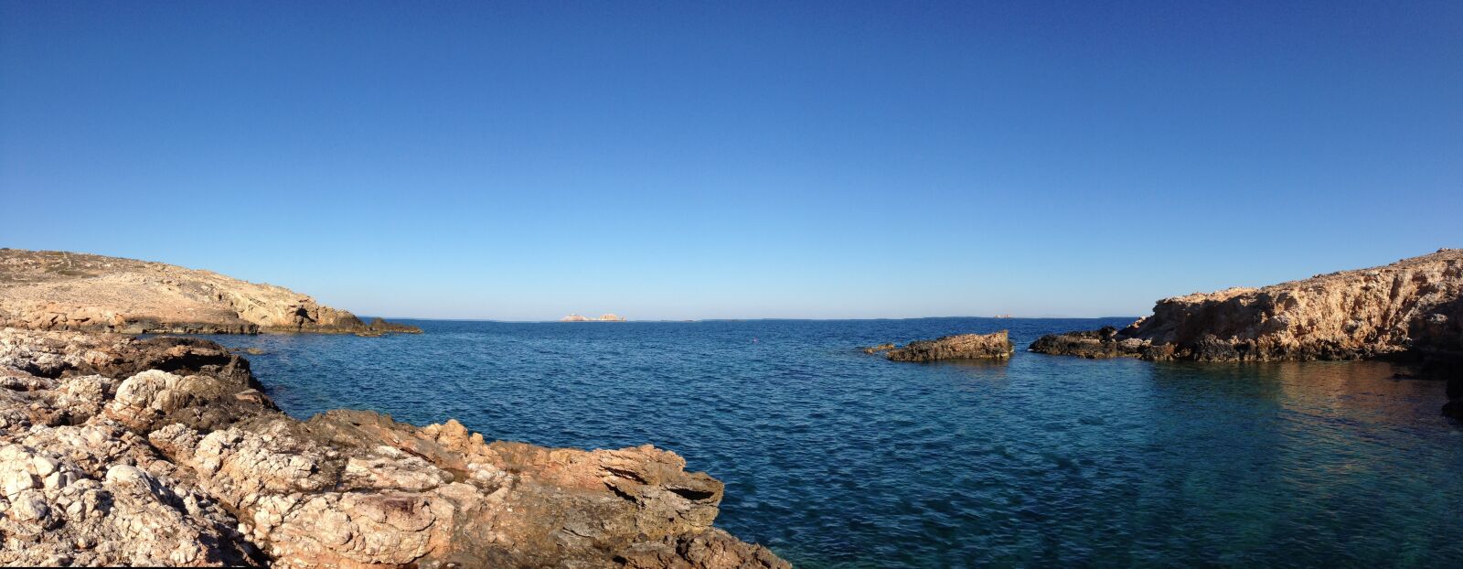 iPhone 4S back camera 4.28mm f/2.4 sample photo. Sky, sea, greece photography