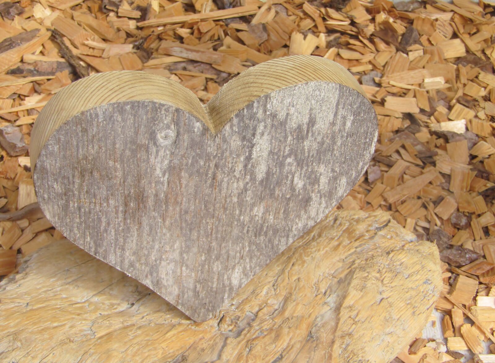 Canon POWERSHOT SX432 IS sample photo. Heart, wood work, wood photography