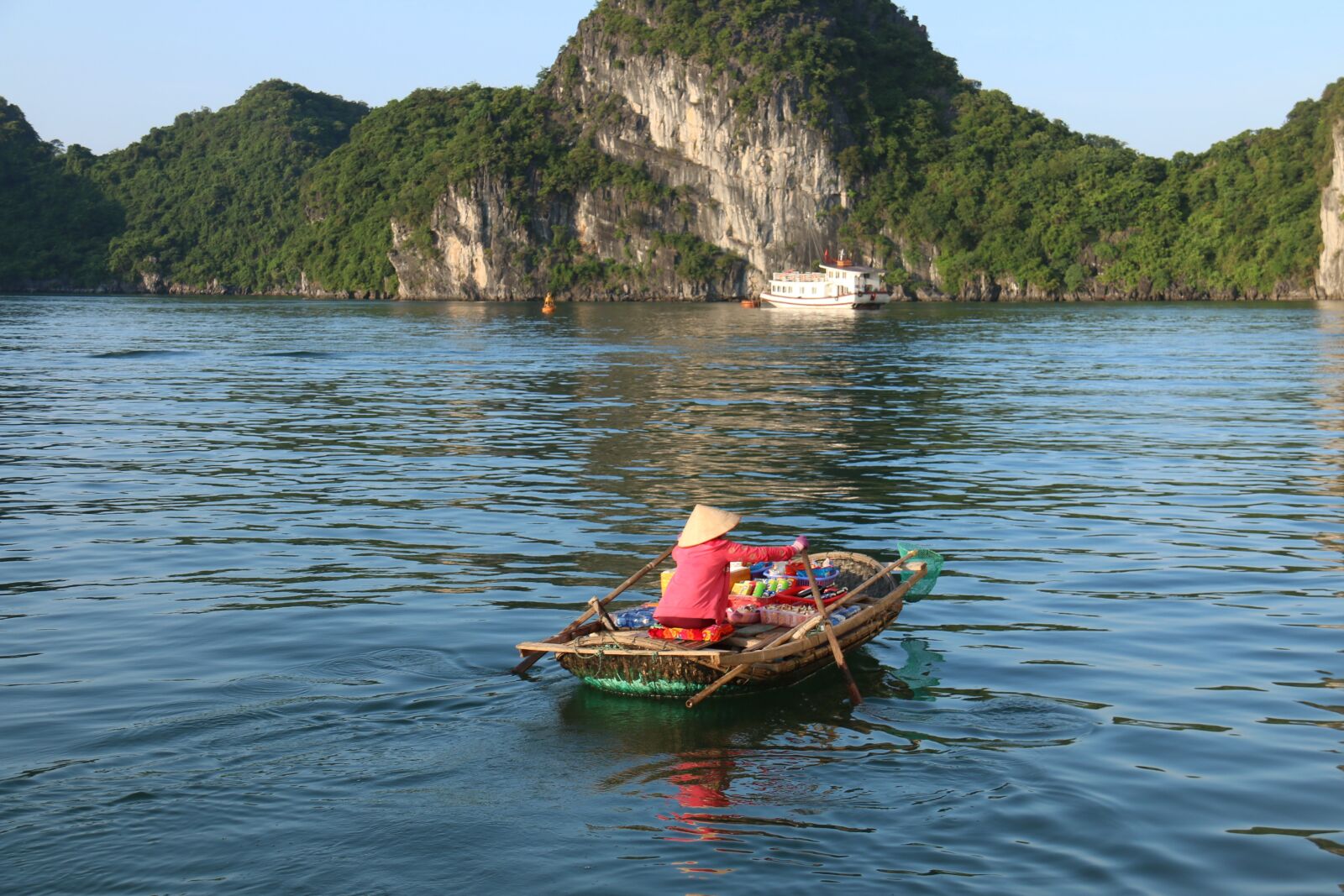 Canon EF-S 18-200mm F3.5-5.6 IS sample photo. Seller, water, vessel photography