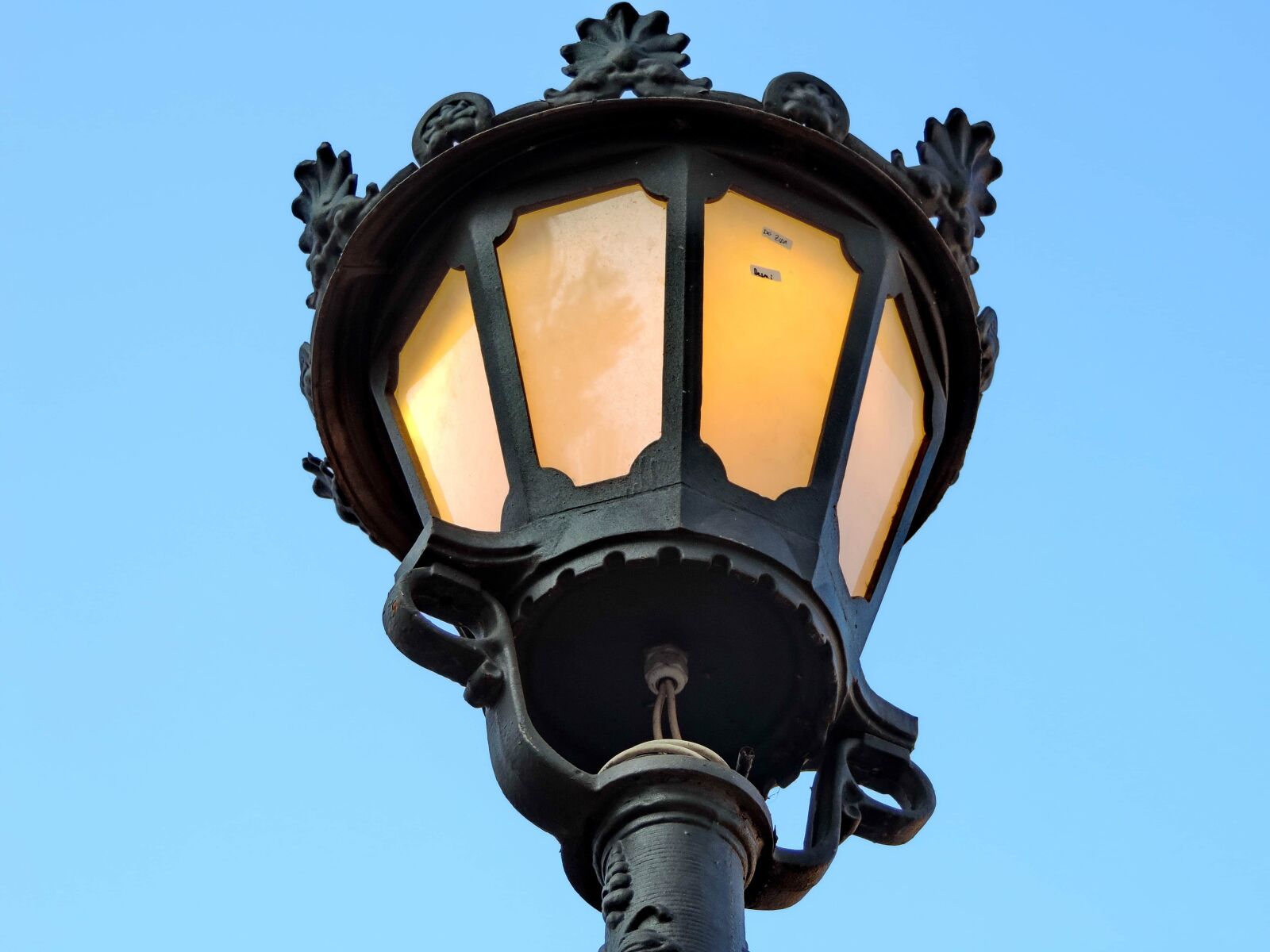 Nikon Coolpix P520 sample photo. Cast iron, electricity, lamp photography