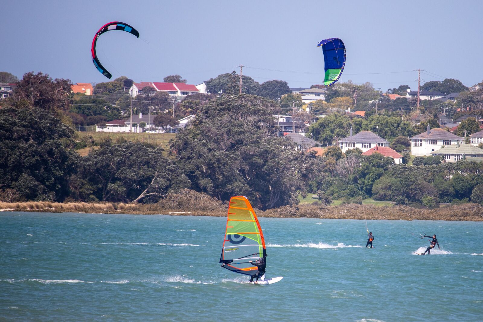 Canon EOS 200D (EOS Rebel SL2 / EOS Kiss X9) sample photo. Windsurfer, water, sport photography