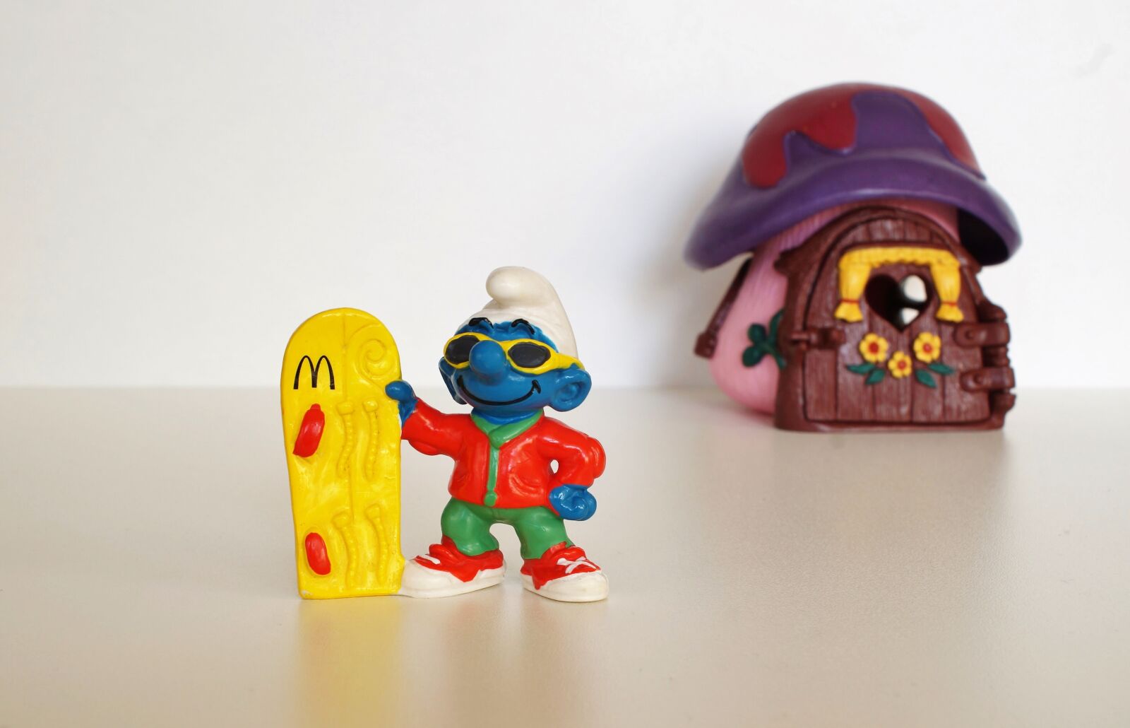 Sony DT 18-70mm F3.5-5.6 sample photo. Smurf, smurfs, figure photography