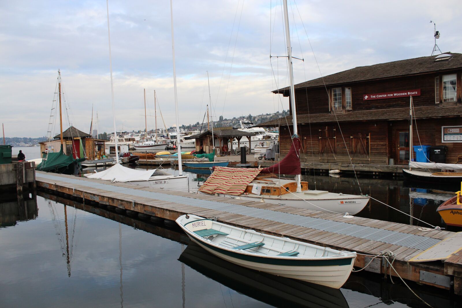 Canon EOS 600D (Rebel EOS T3i / EOS Kiss X5) sample photo. Old boat, lake, seattle photography