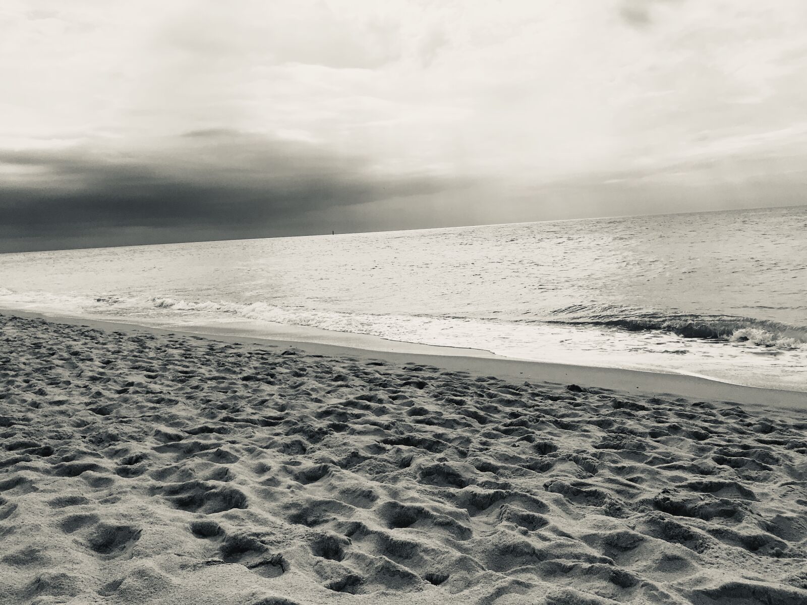 iPhone 7 back camera 3.99mm f/1.8 sample photo. Sylt, beach, mood photography