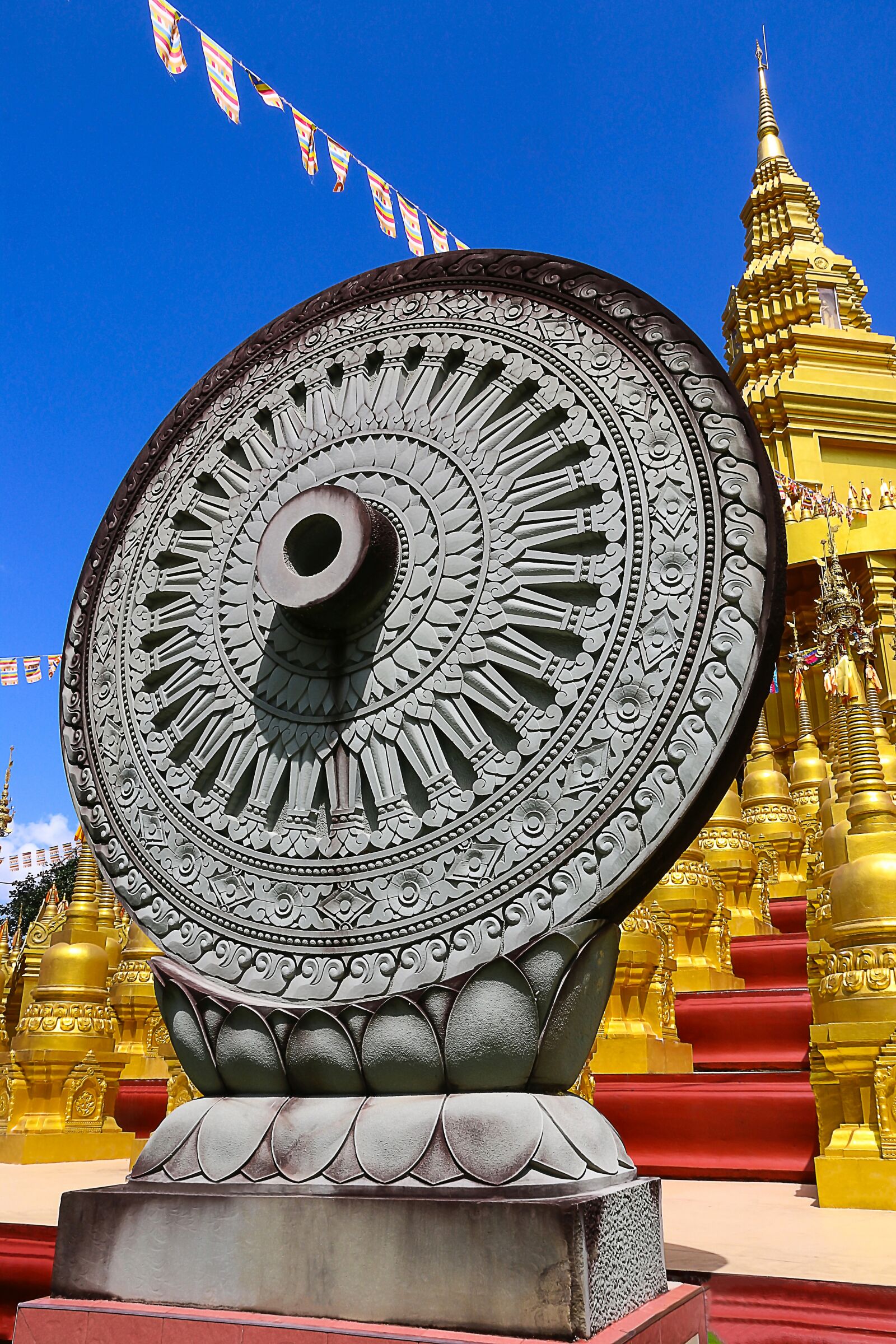 Canon EOS 70D sample photo. Wheel, of, dhamma, wheel photography