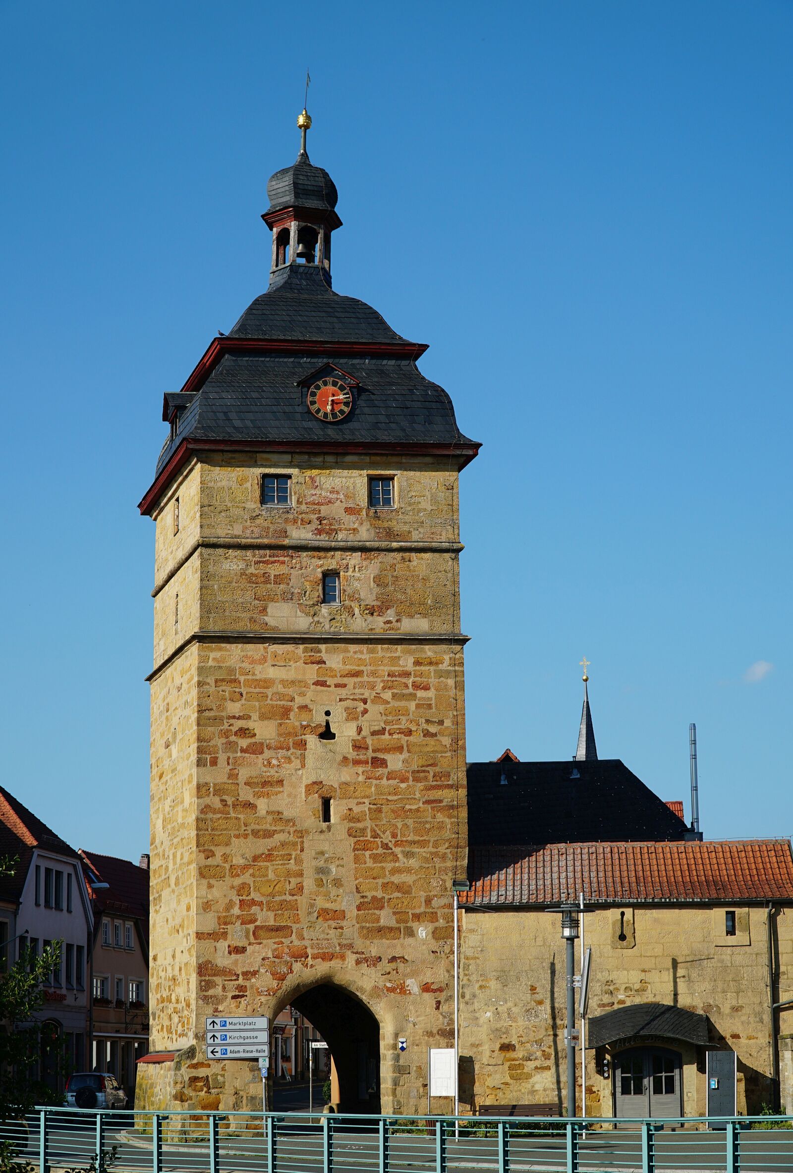 Sony a6300 + Sony E PZ 18-105mm F4 G OSS sample photo. City tower, bad staffelstein photography