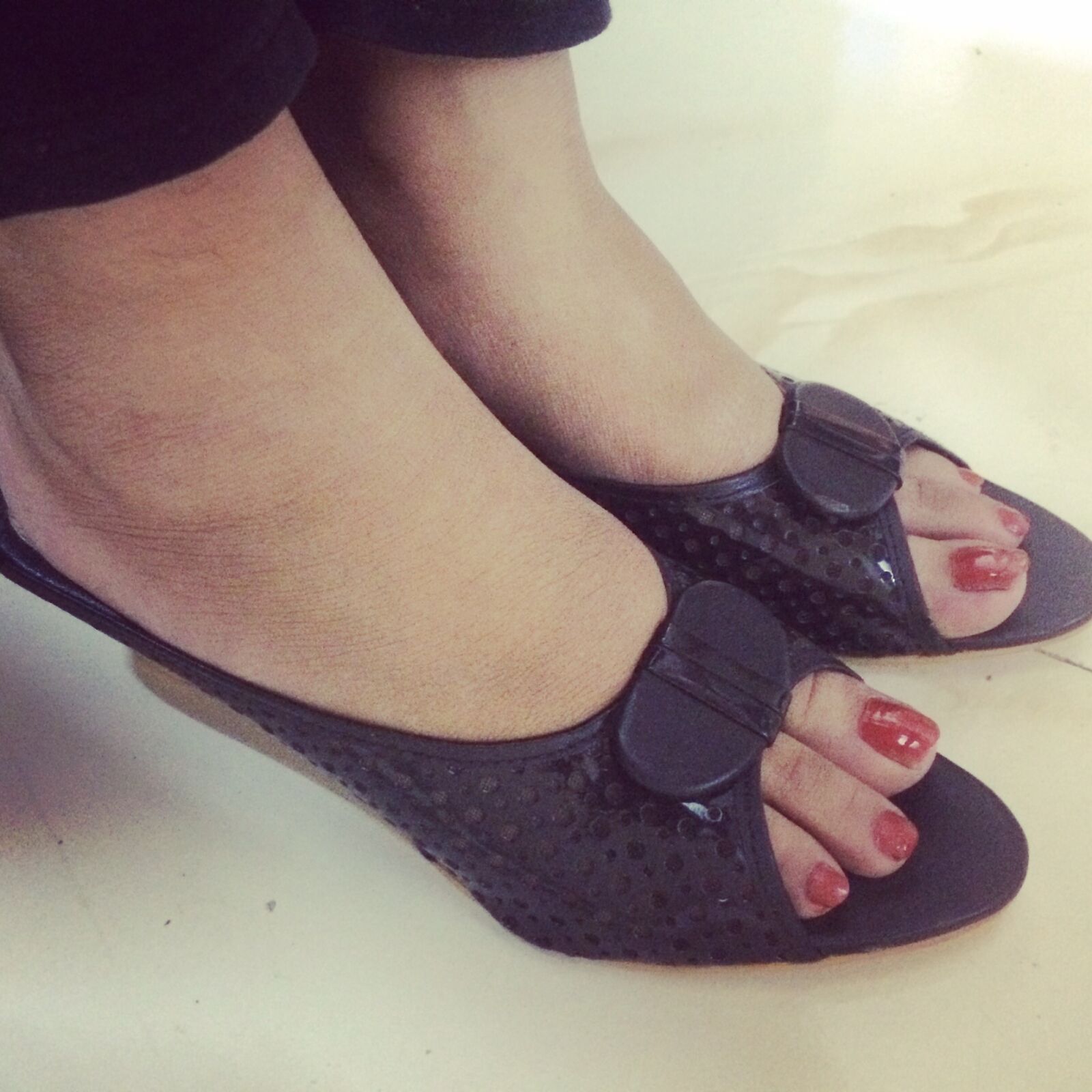 iPhone 5s back camera 4.15mm f/2.2 sample photo. Feet photography