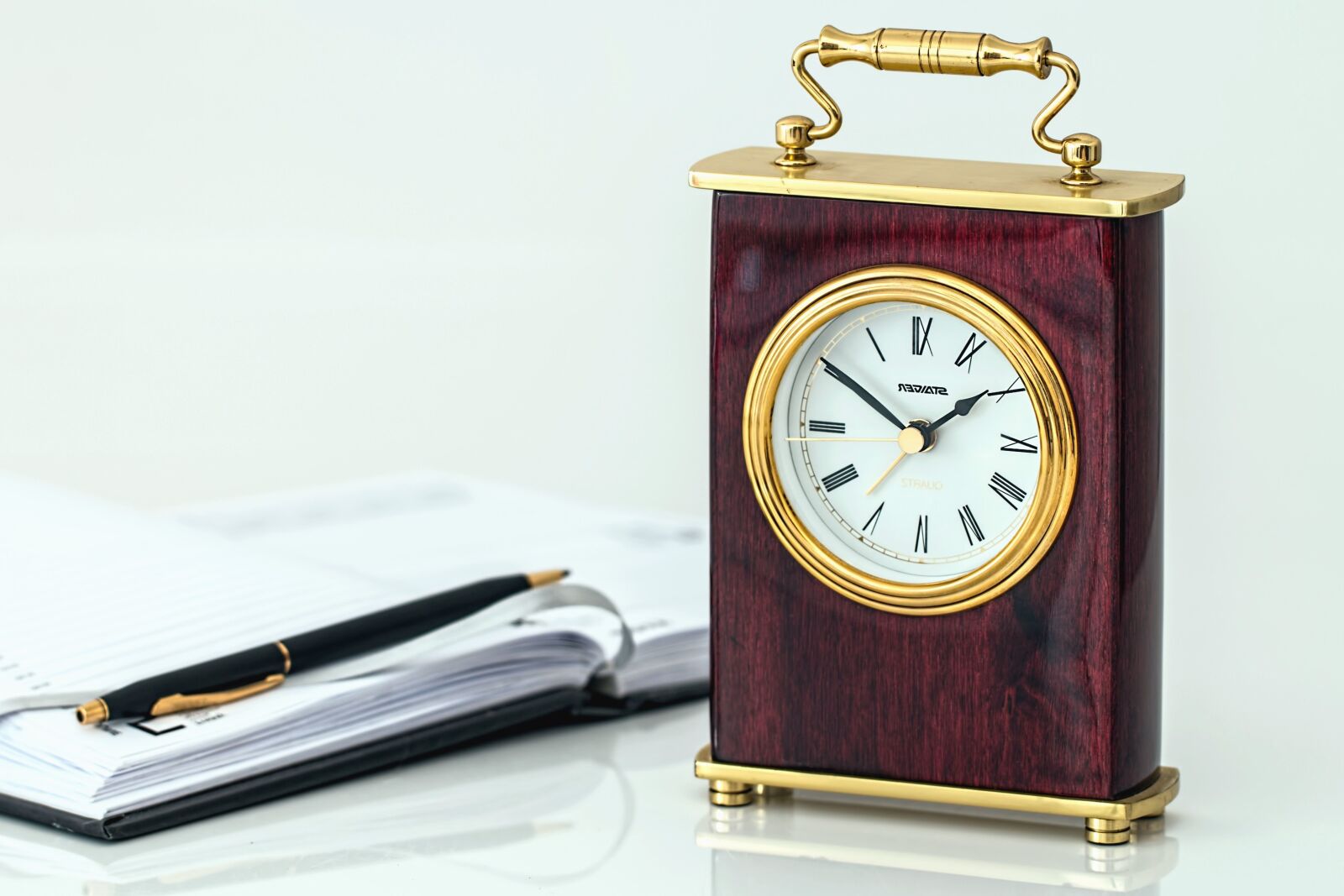 Canon EOS 70D sample photo. Clock, timepiece, time, pencil photography