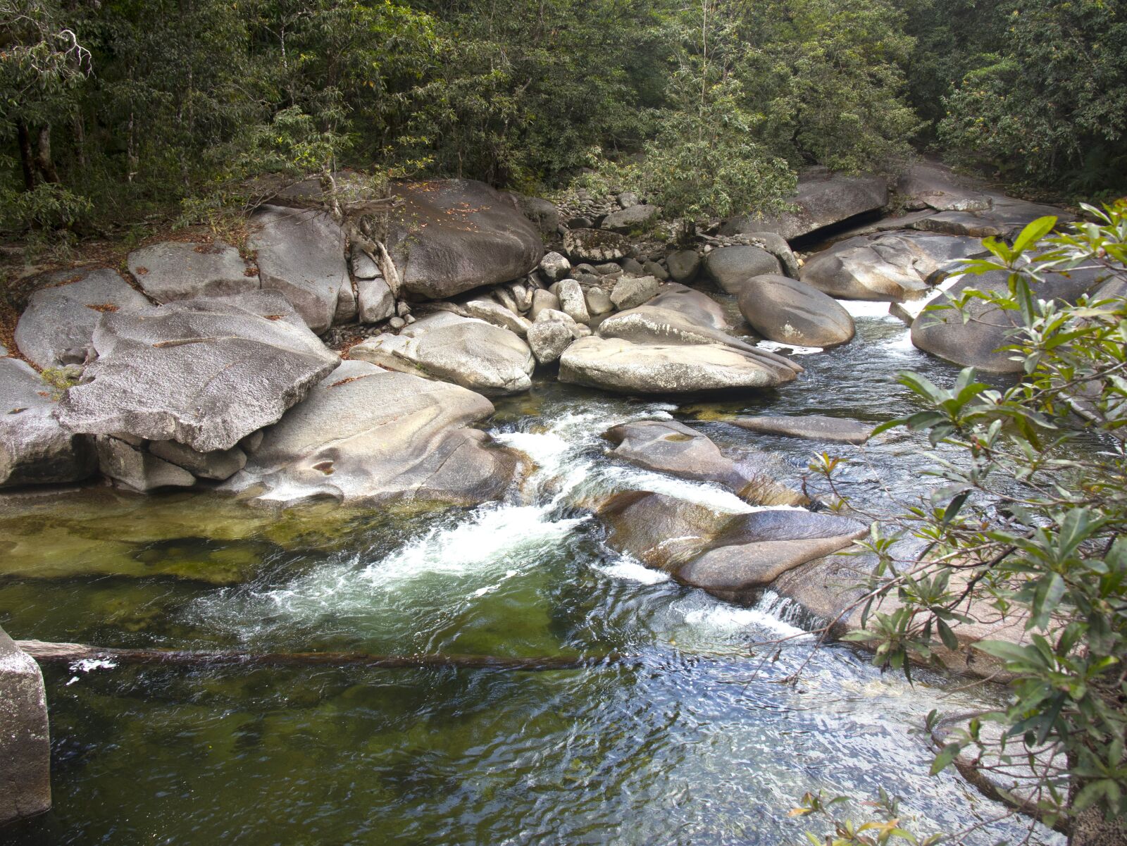 Canon EOS M6 sample photo. Water, rocks, landscape photography