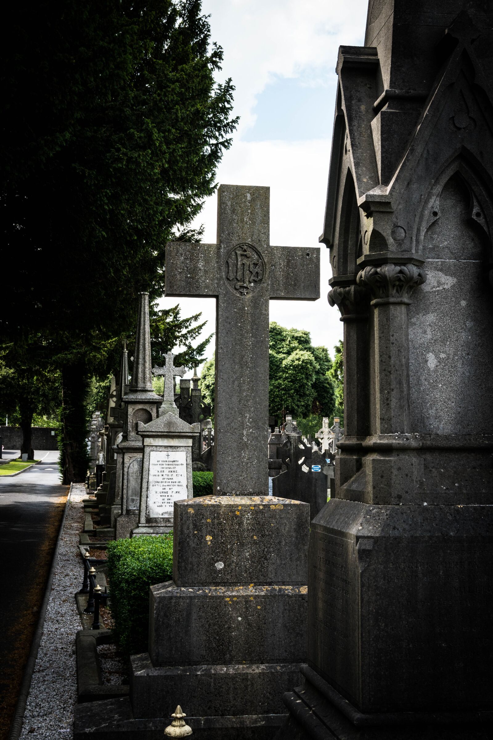 Sony a6500 + Sony Vario-Tessar T* E 16-70mm F4 ZA OSS sample photo. Glasnevin, dublin, ireland photography