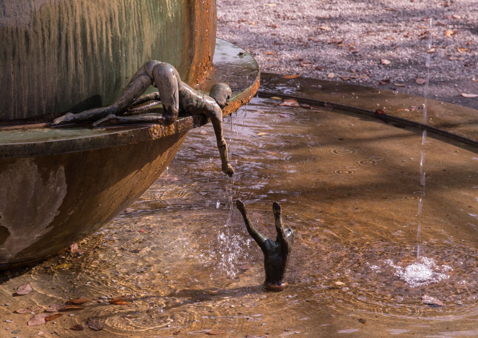Pentax K-3 sample photo. Bronze figures, fountain, art photography
