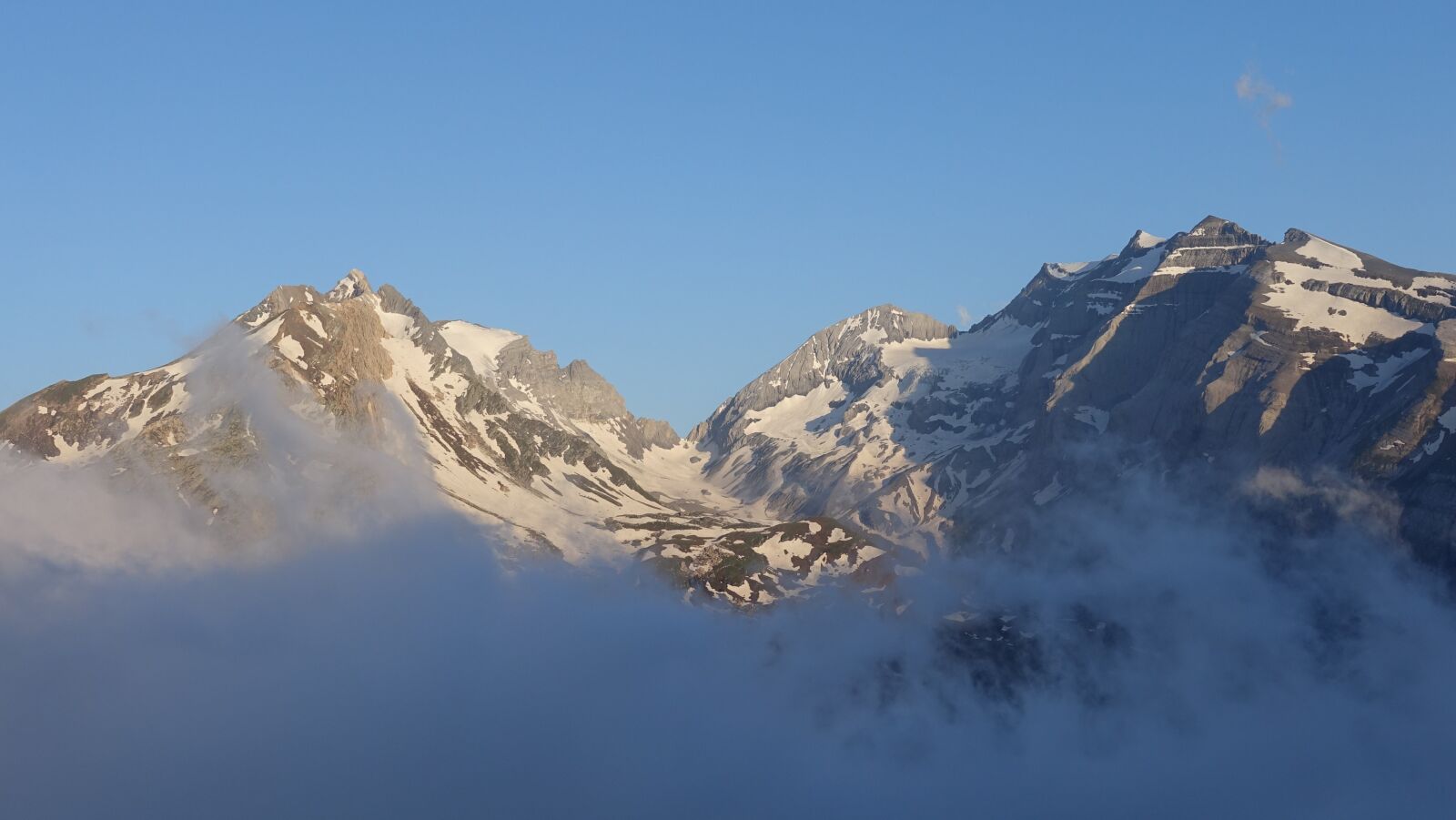 Sony Cyber-shot DSC-RX100 IV sample photo. Sunrise, mountains, landscape photography