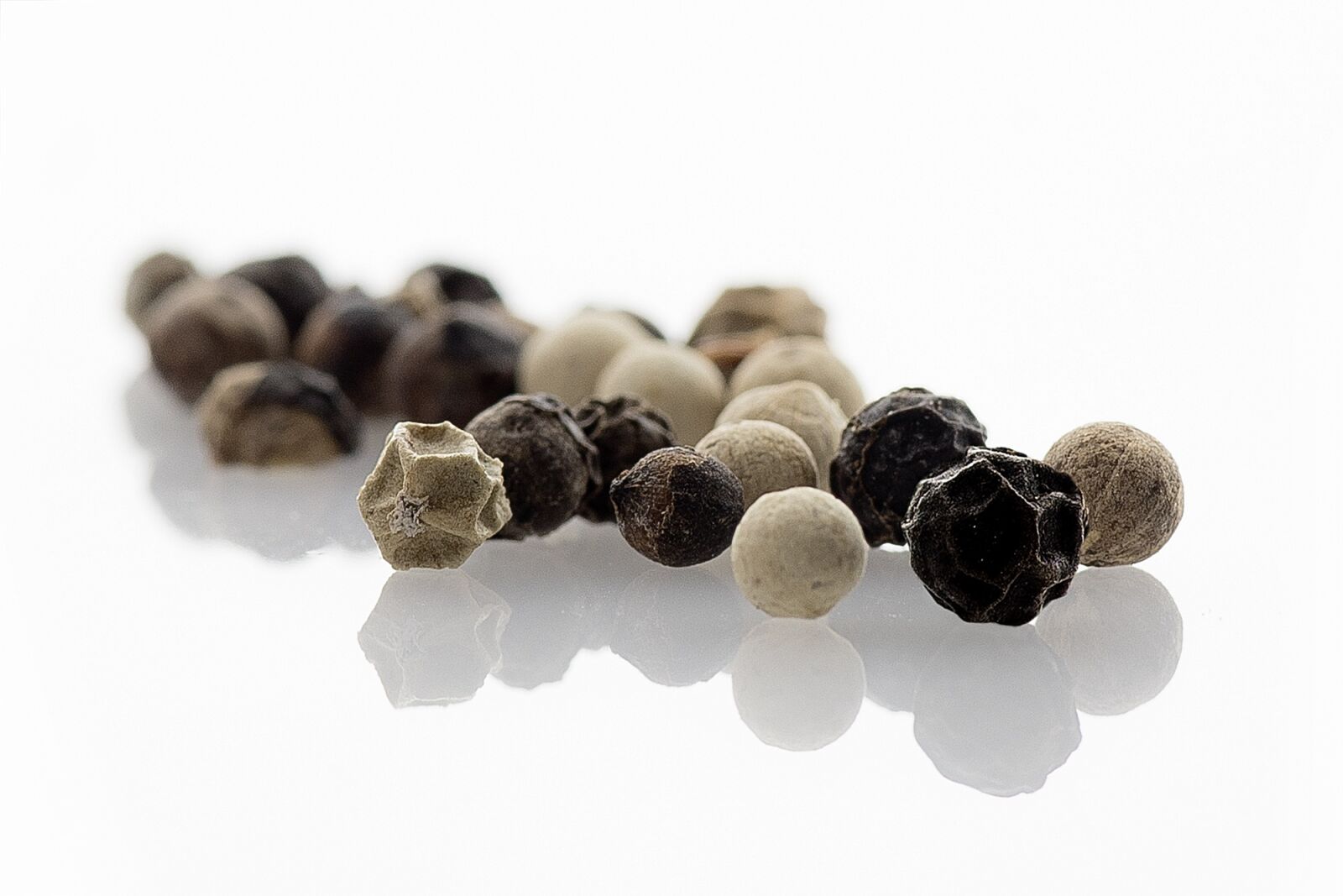 Nikon D750 sample photo. Pepper, sharp, spice photography