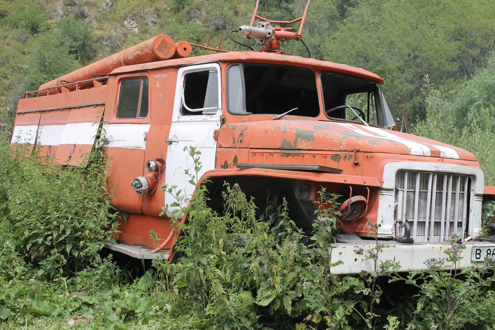 Canon EOS 1100D (EOS Rebel T3 / EOS Kiss X50) sample photo. Firefighter, old, auto photography