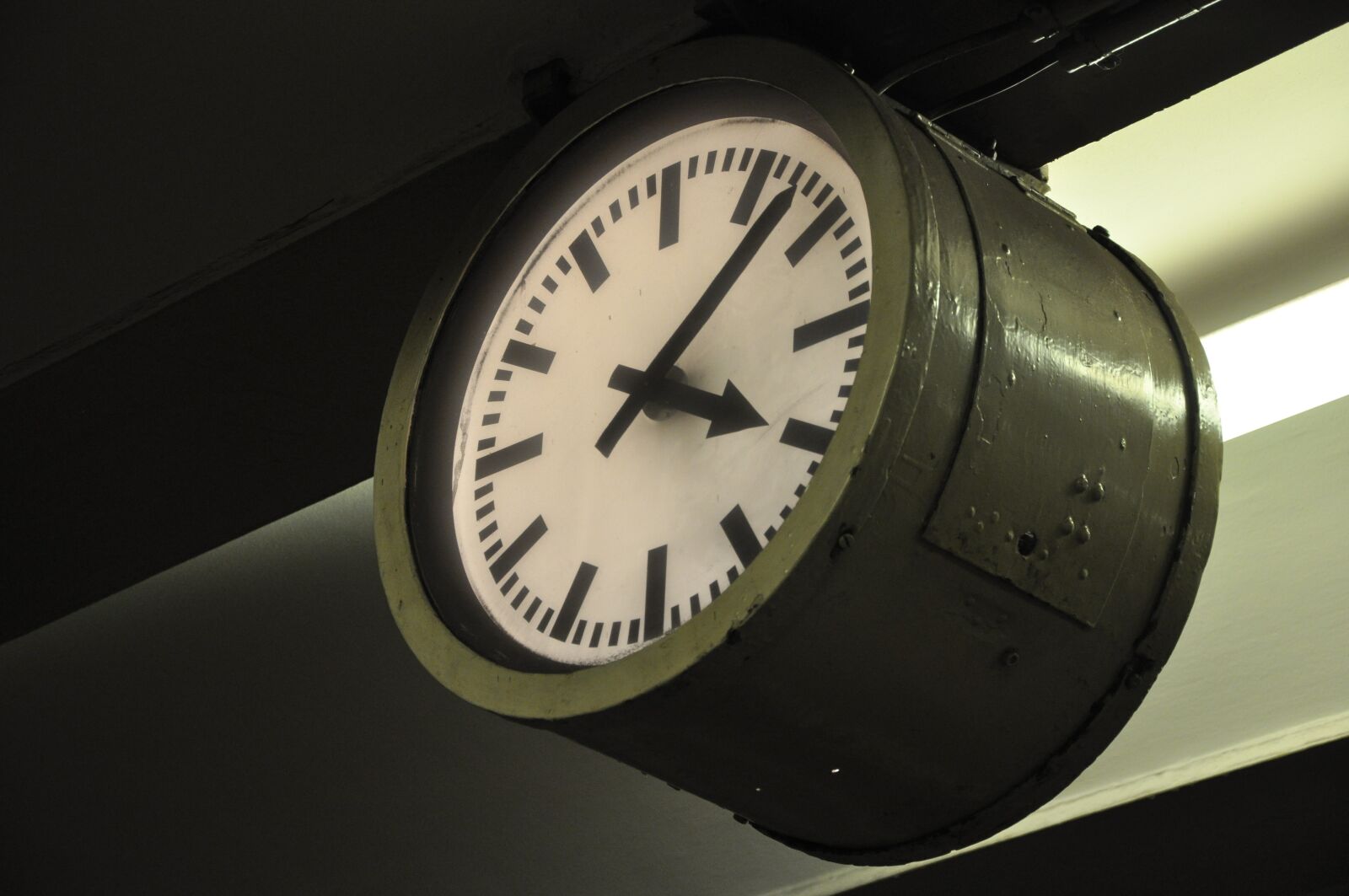 Nikon D5000 sample photo. Clock, berlin, metro photography
