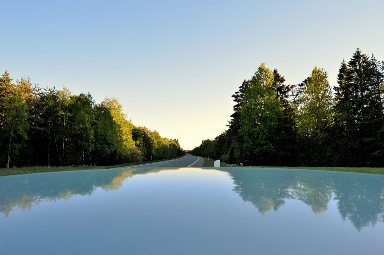 Nikon D3200 sample photo. Mirroring, roof, car photography